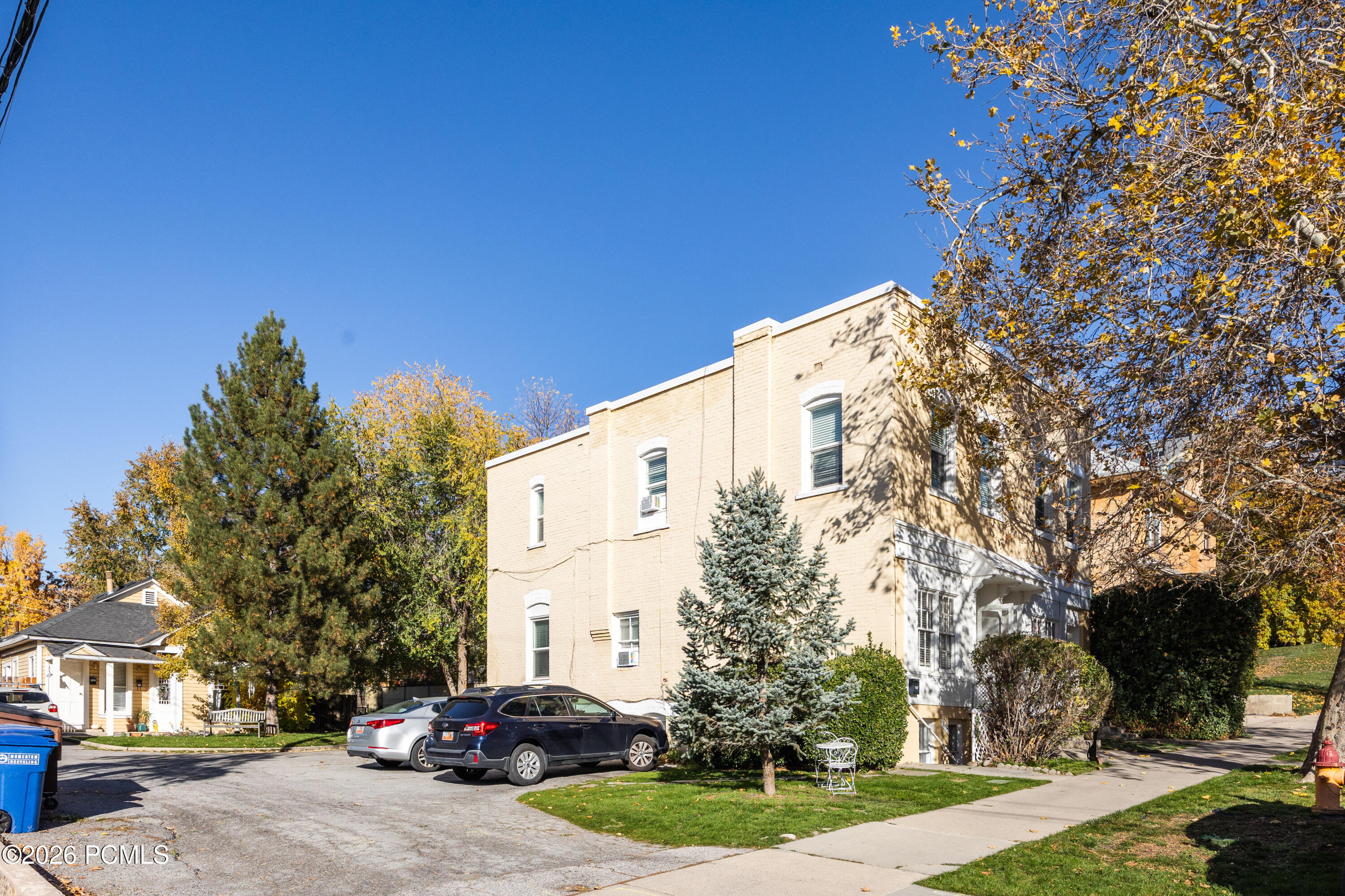 1169 E 200 South