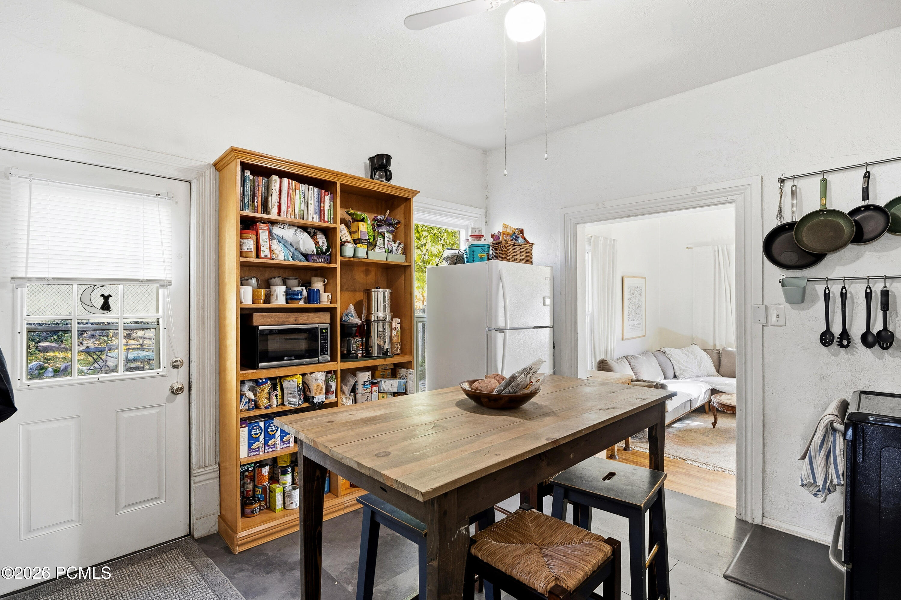 1169 E 200 South