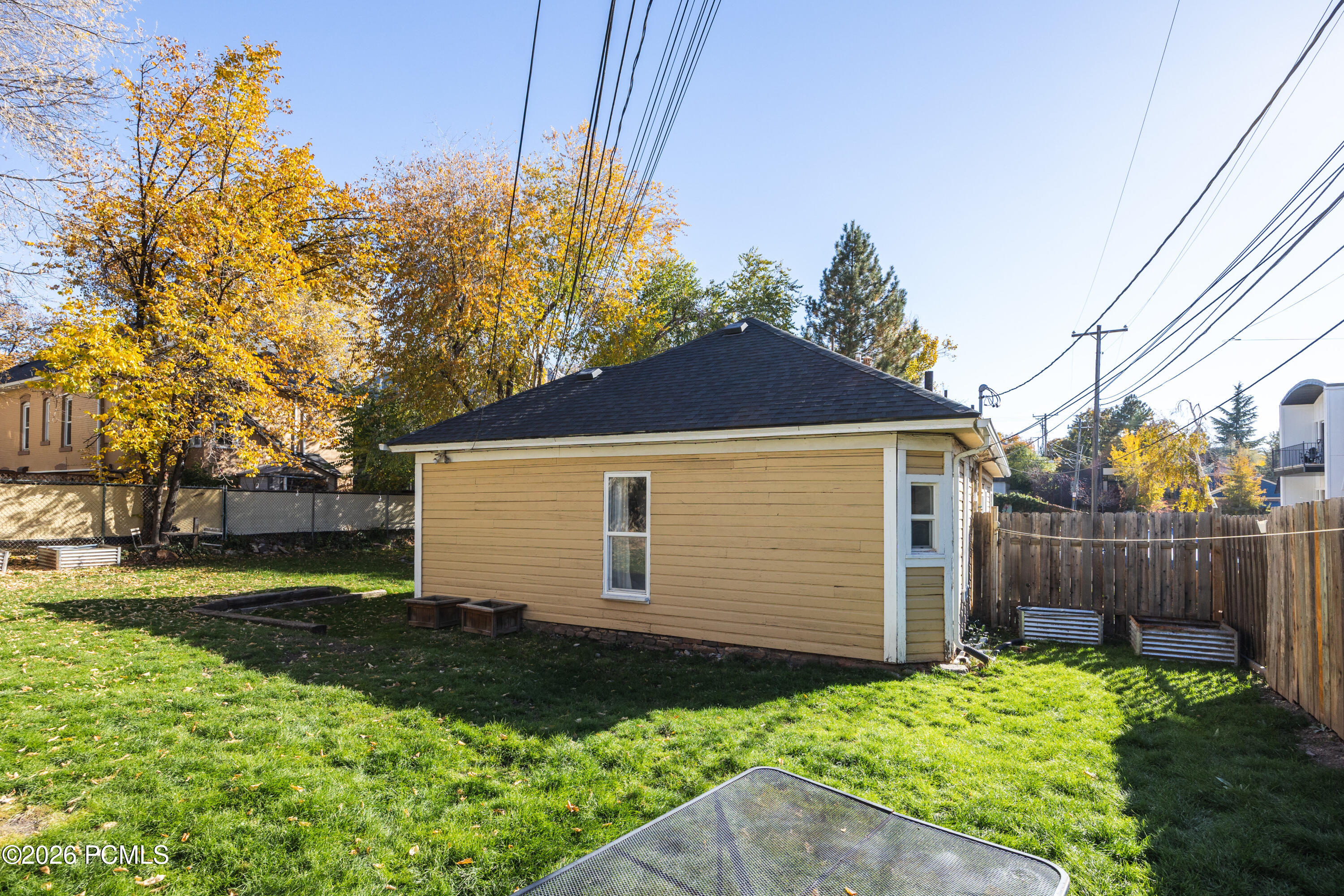 1169 E 200 South