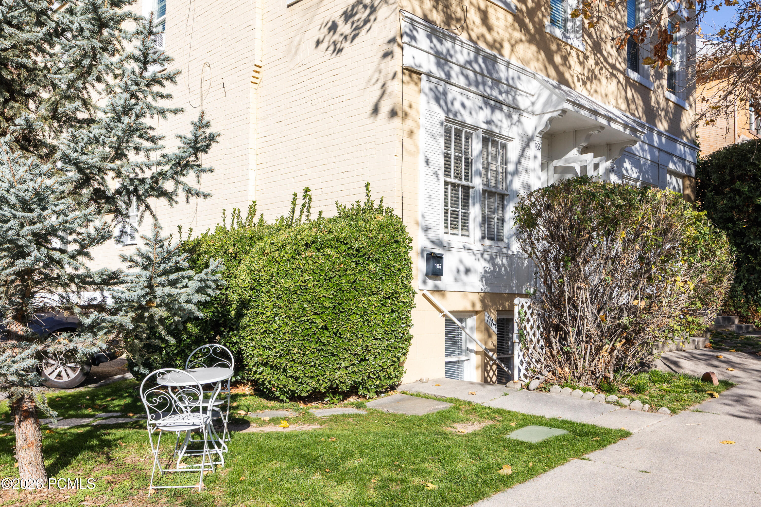 1169 E 200 South