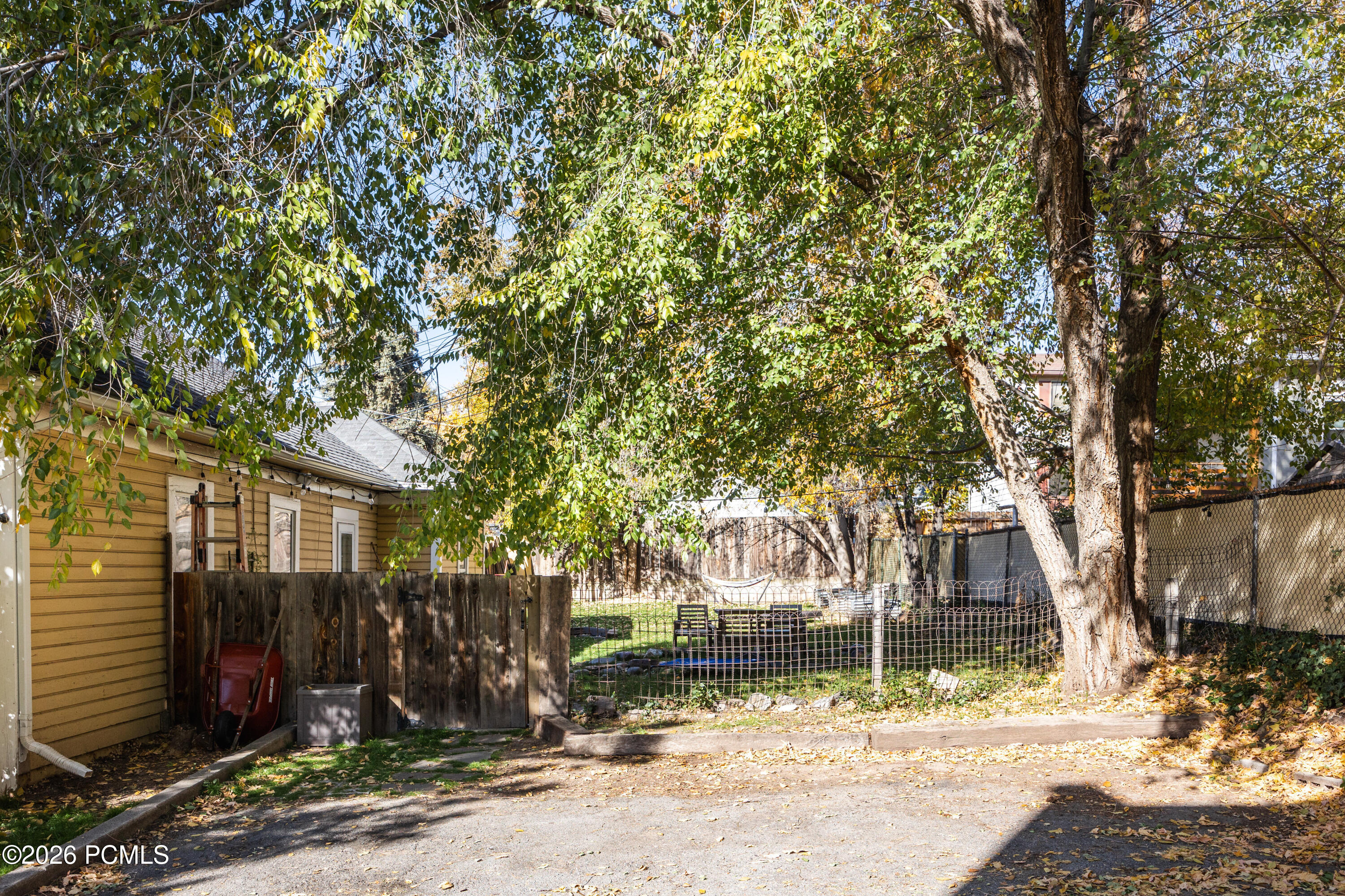 1169 E 200 South