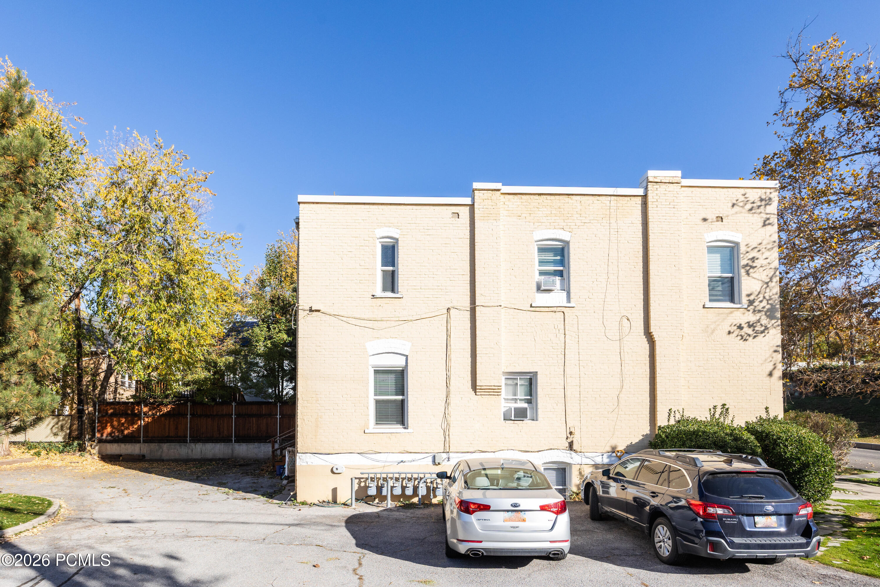 1169 E 200 South