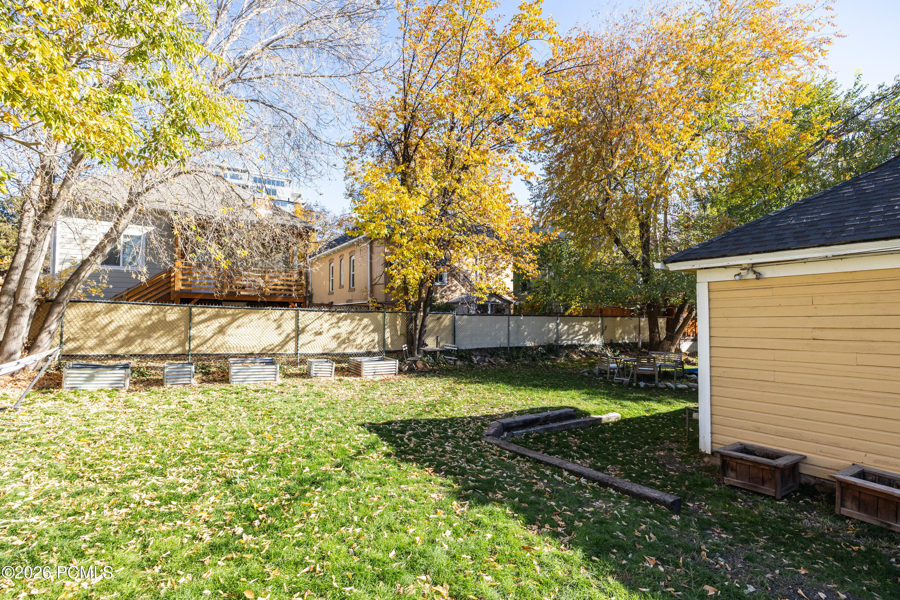 1169 E 200 South