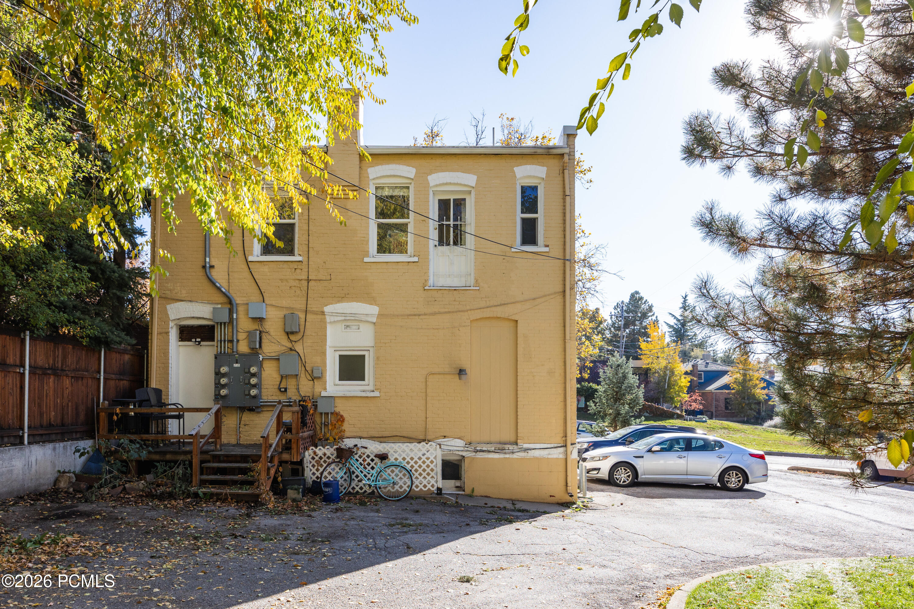 1169 E 200 South