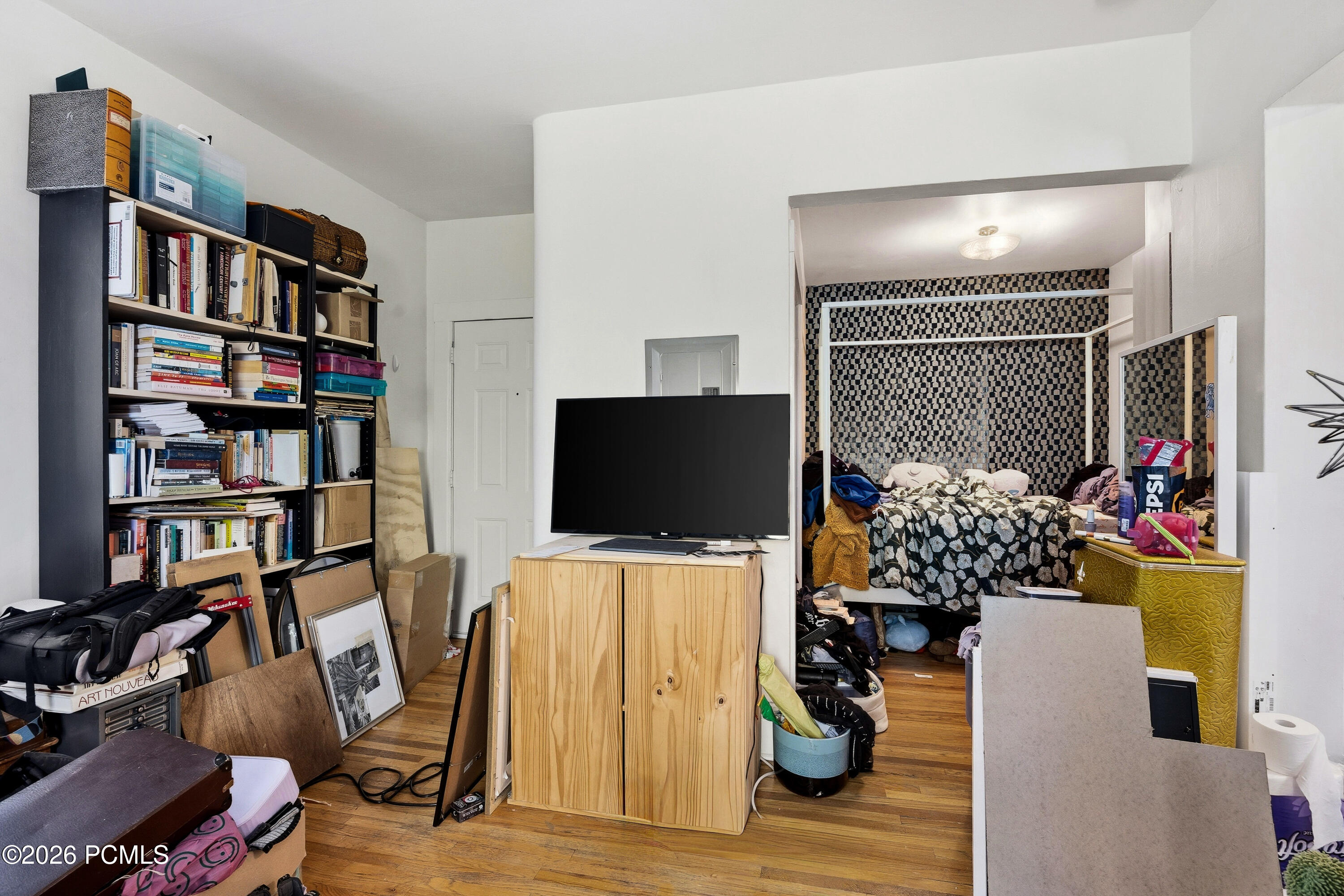 1169 E 200 South