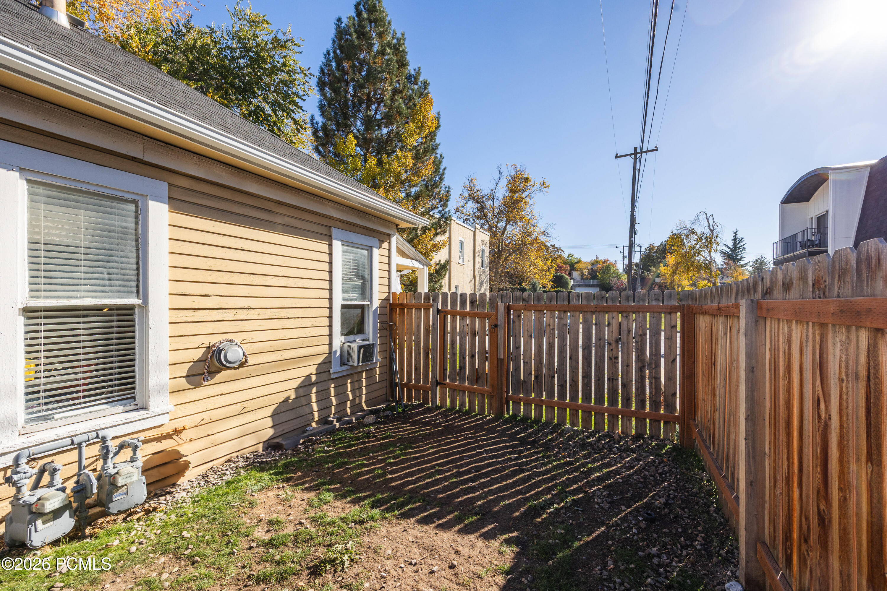 1169 E 200 South