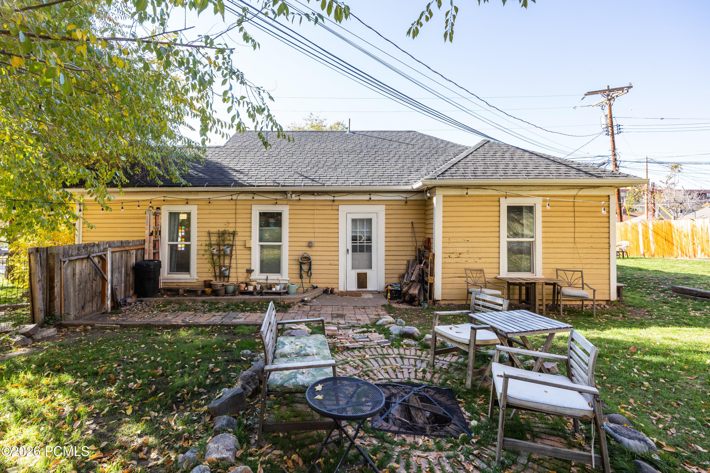 1169 E 200 South