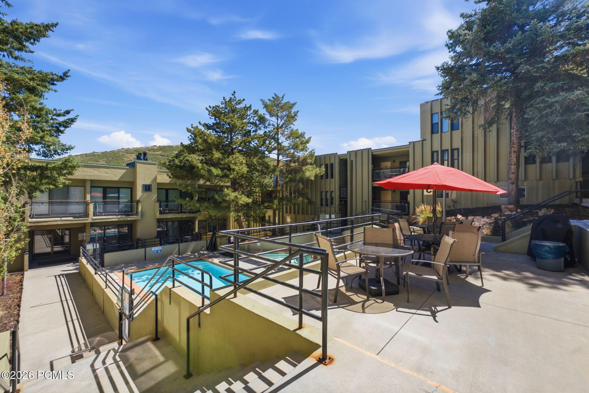 1482 Empire Avenue 307