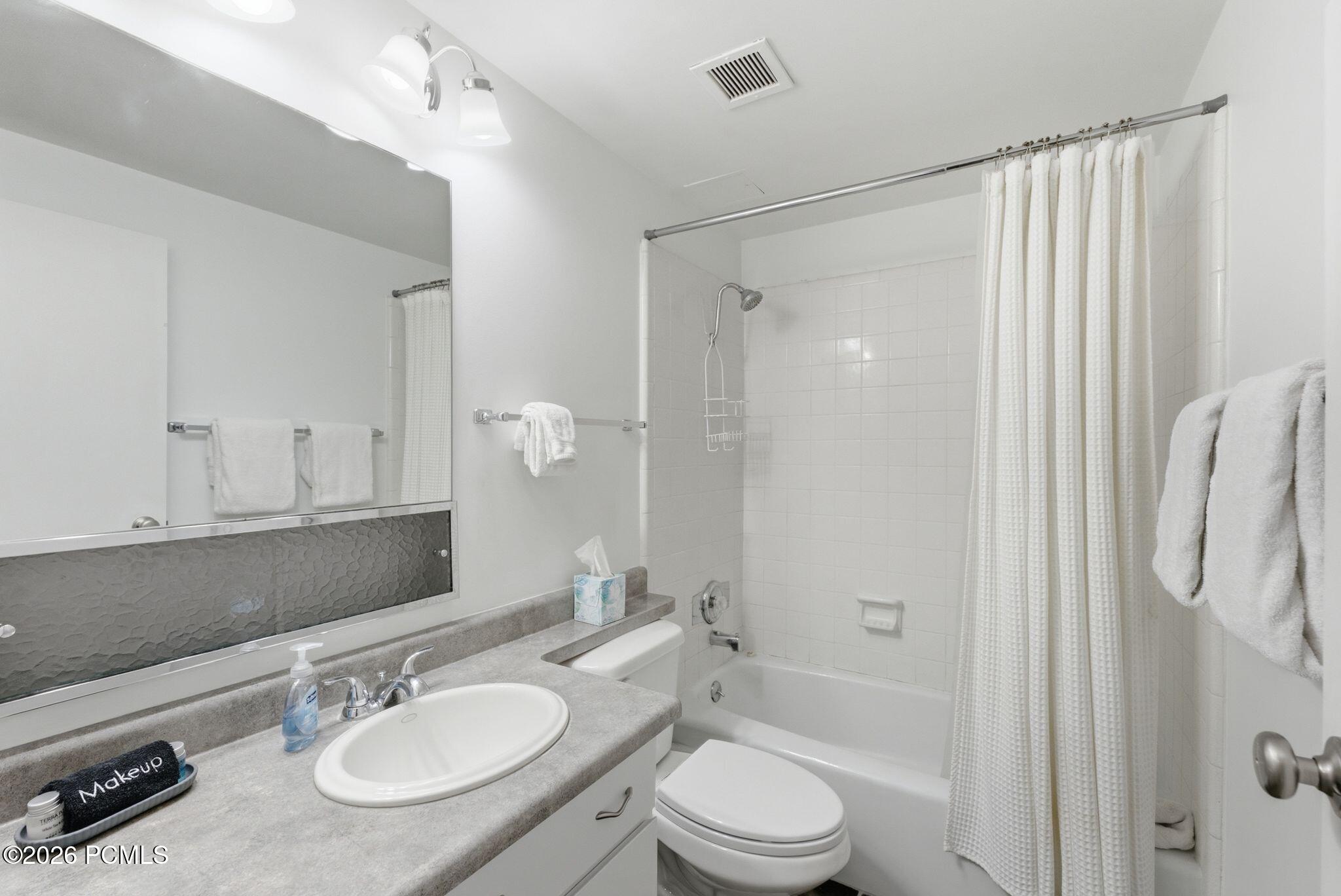 1482 Empire Avenue 307