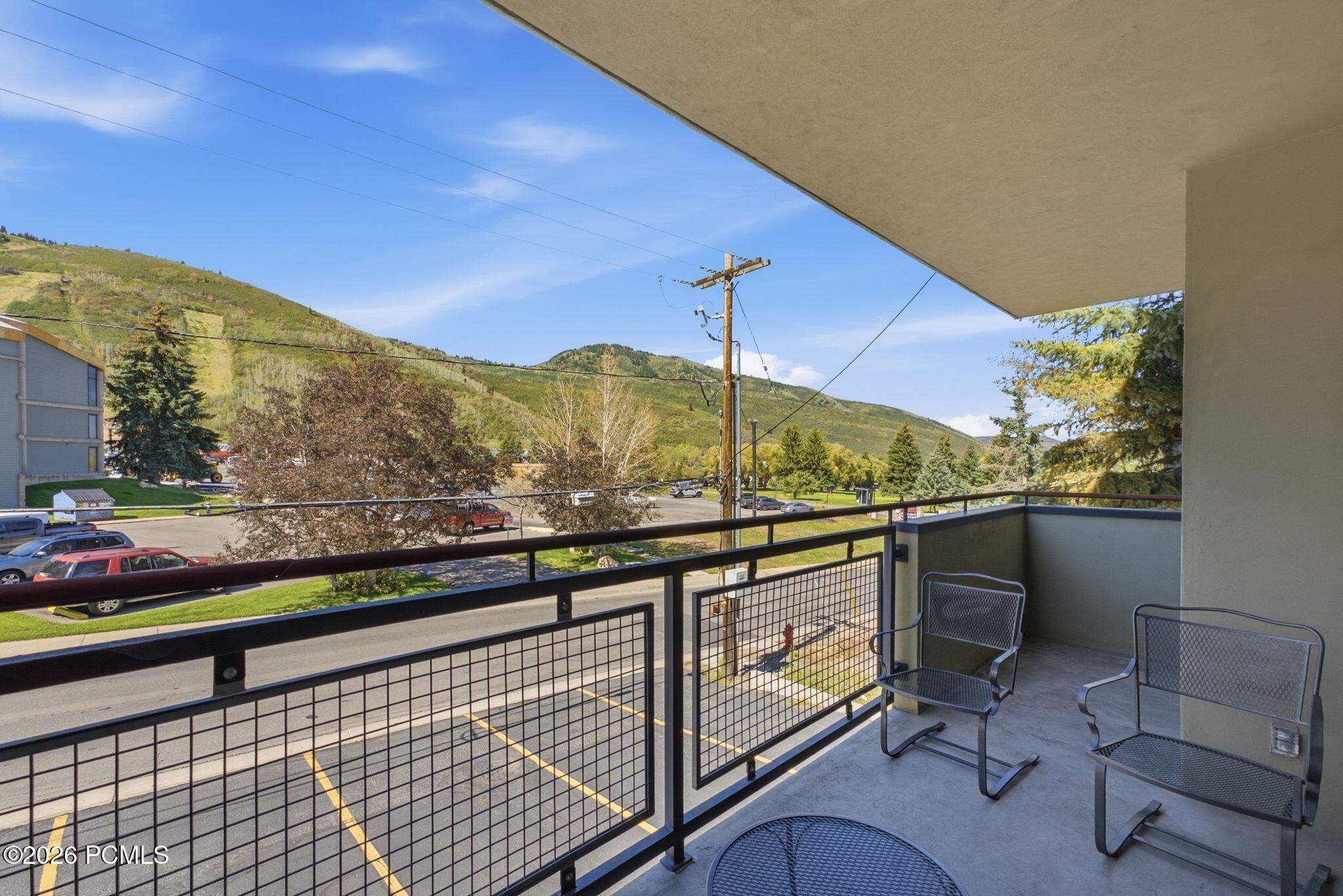 1482 Empire Avenue 307