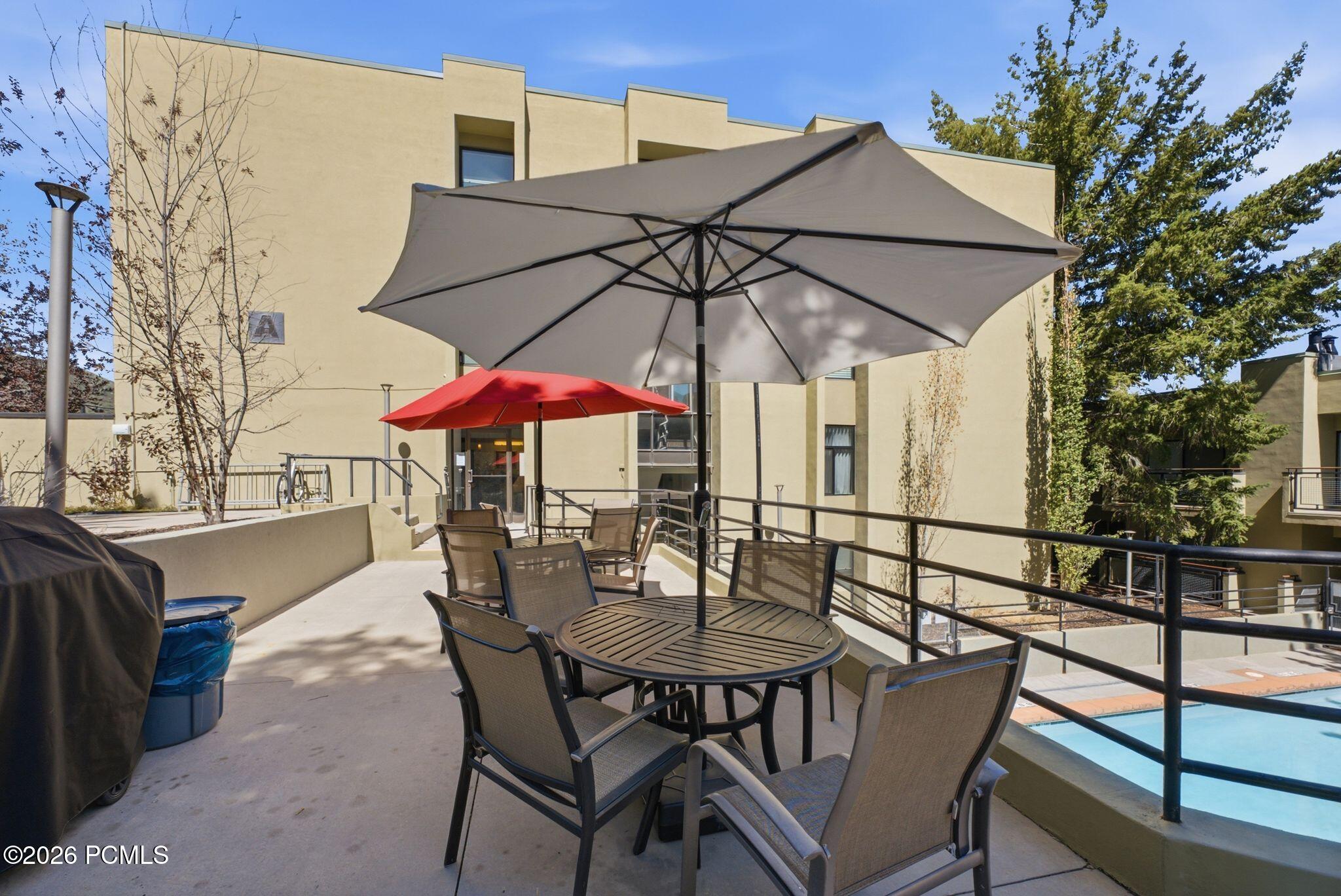 1482 Empire Avenue 307