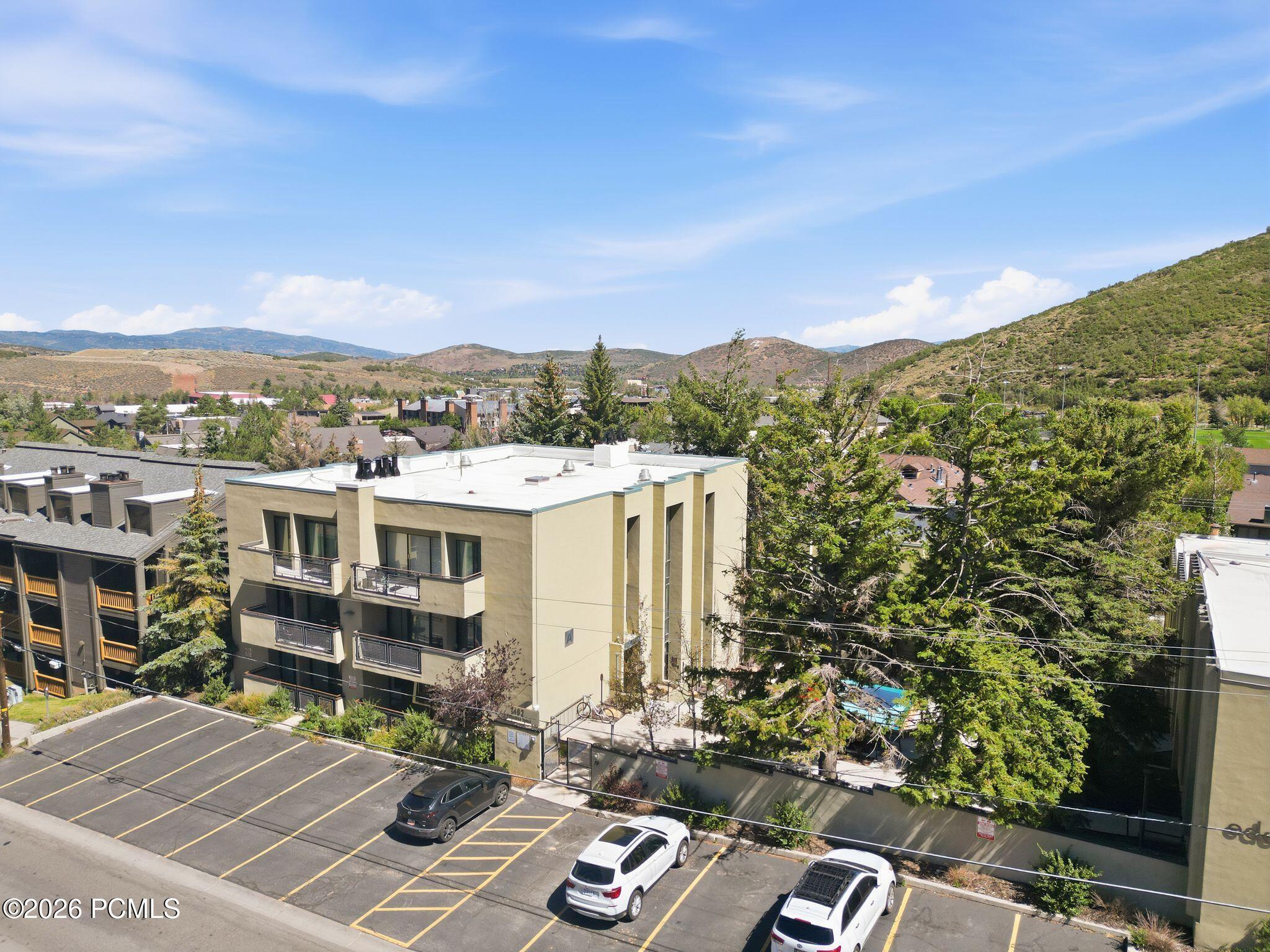 1482 Empire Avenue 307