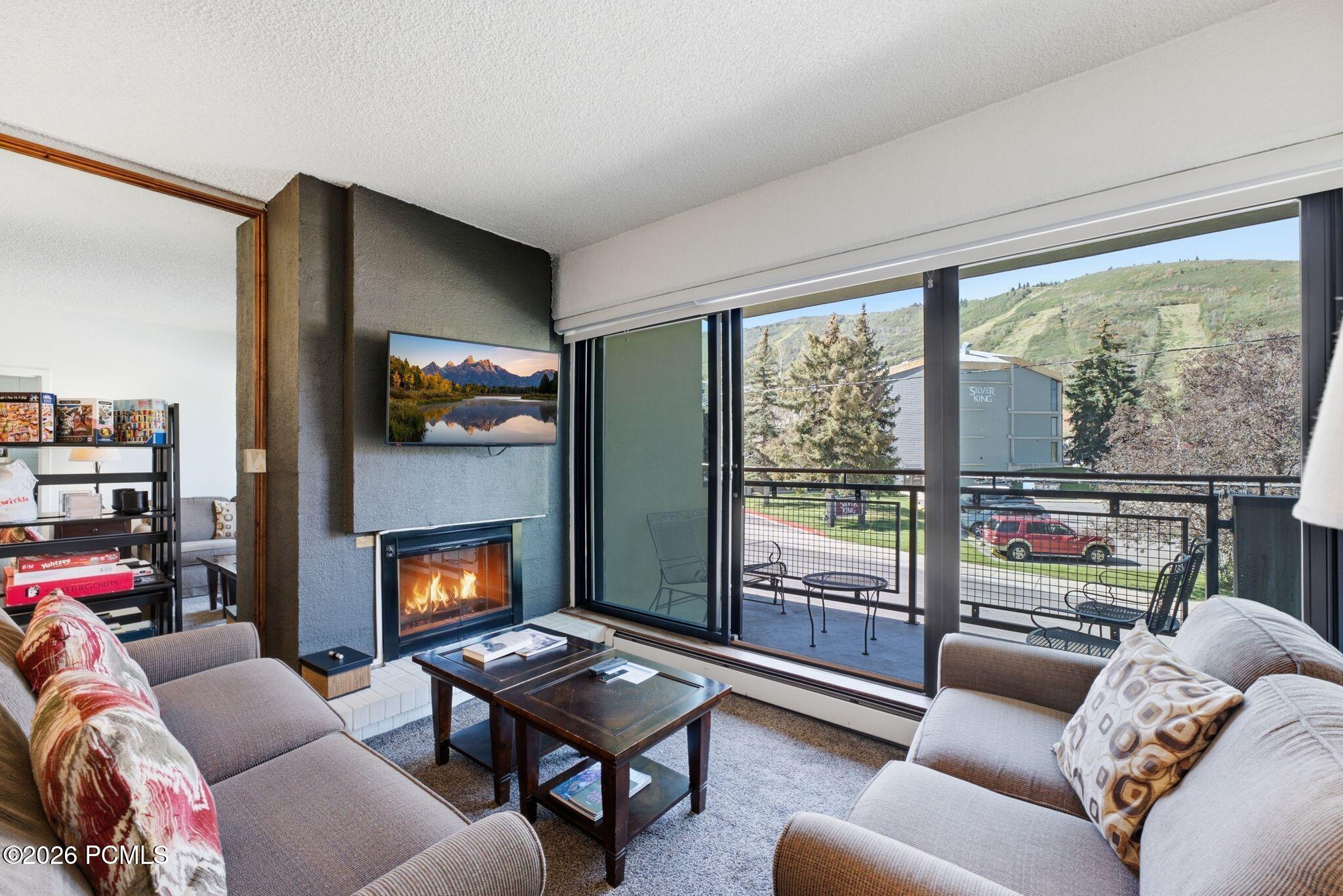 1482 Empire Avenue 307