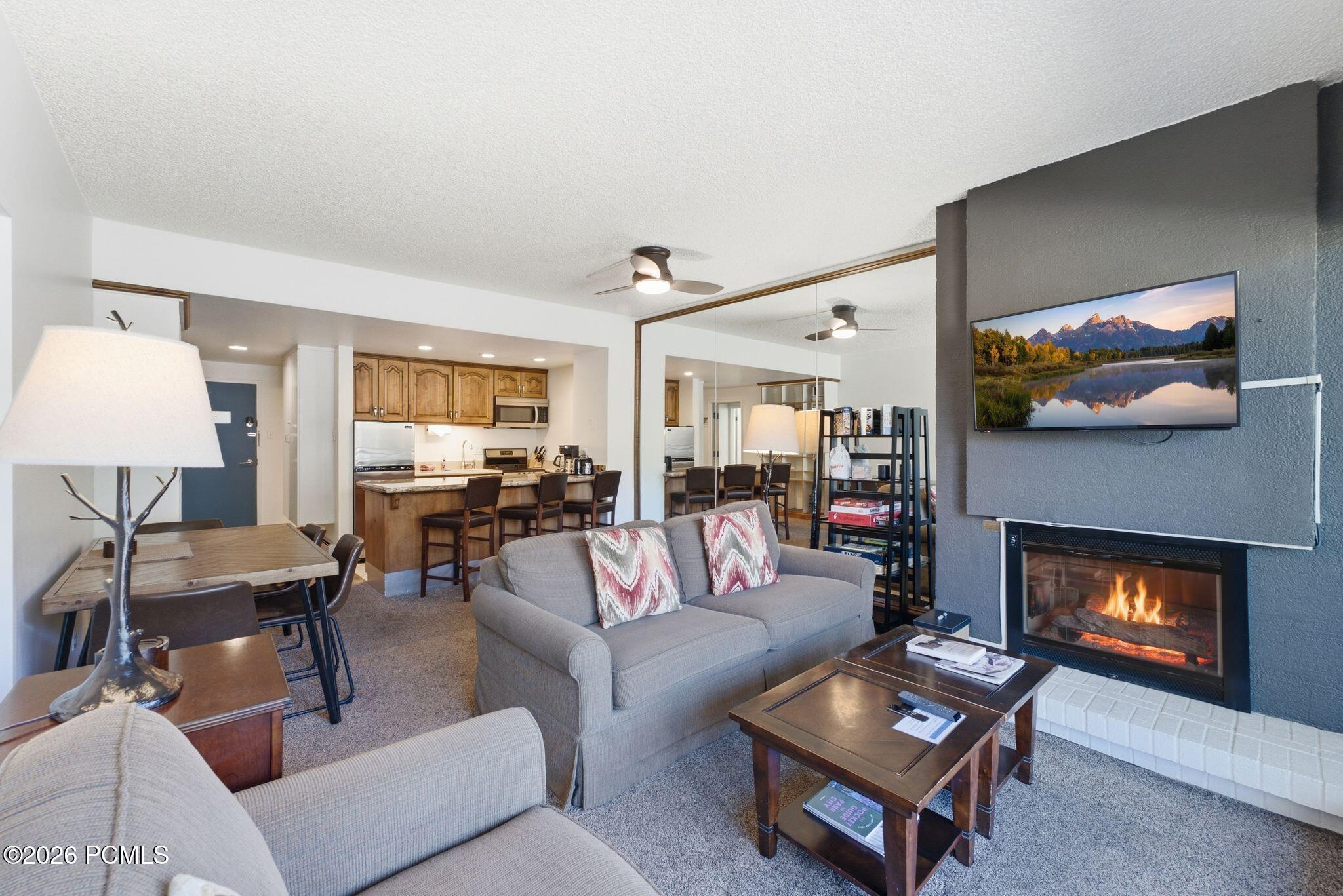 1482 Empire Avenue 307