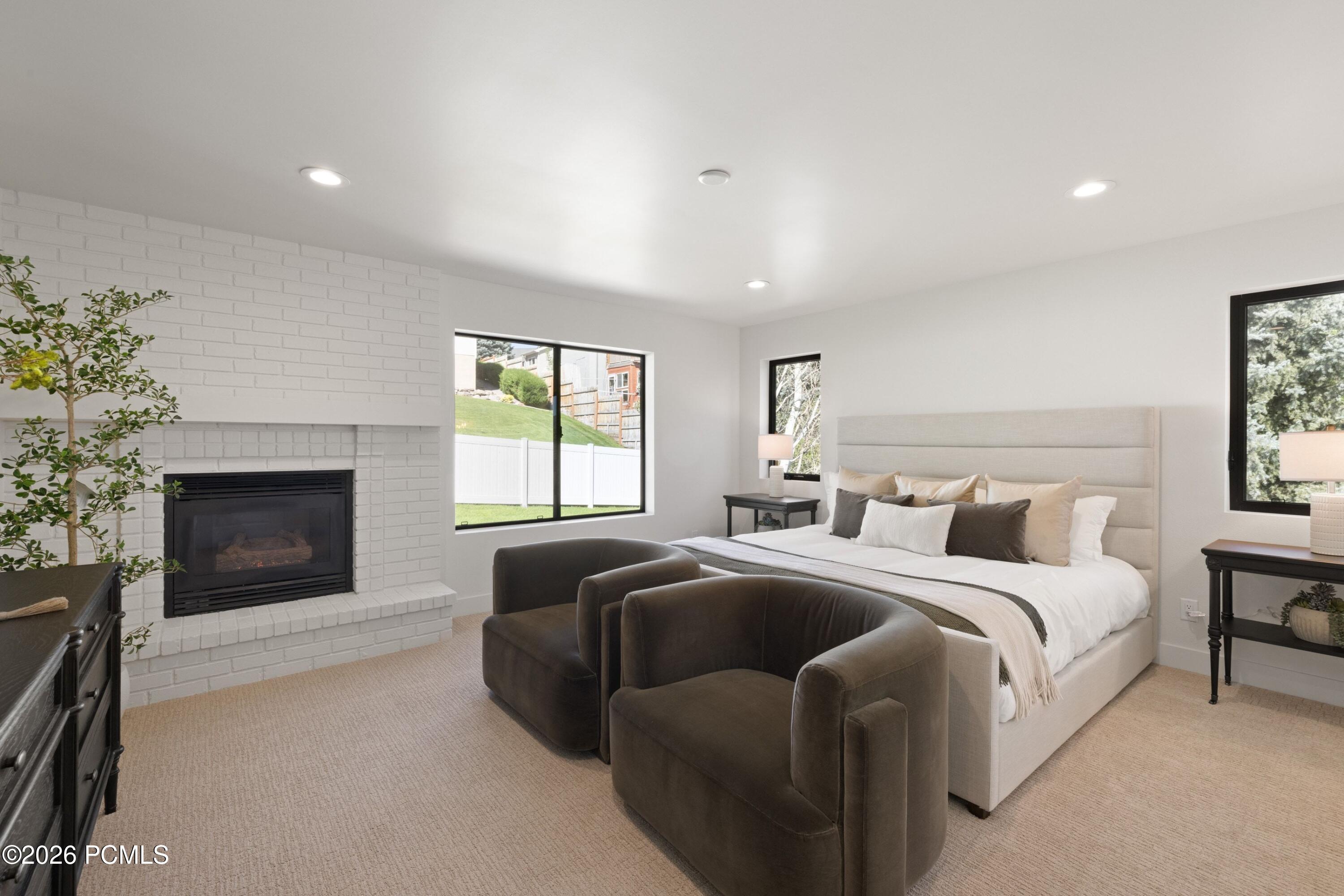 531 E Valley Drive