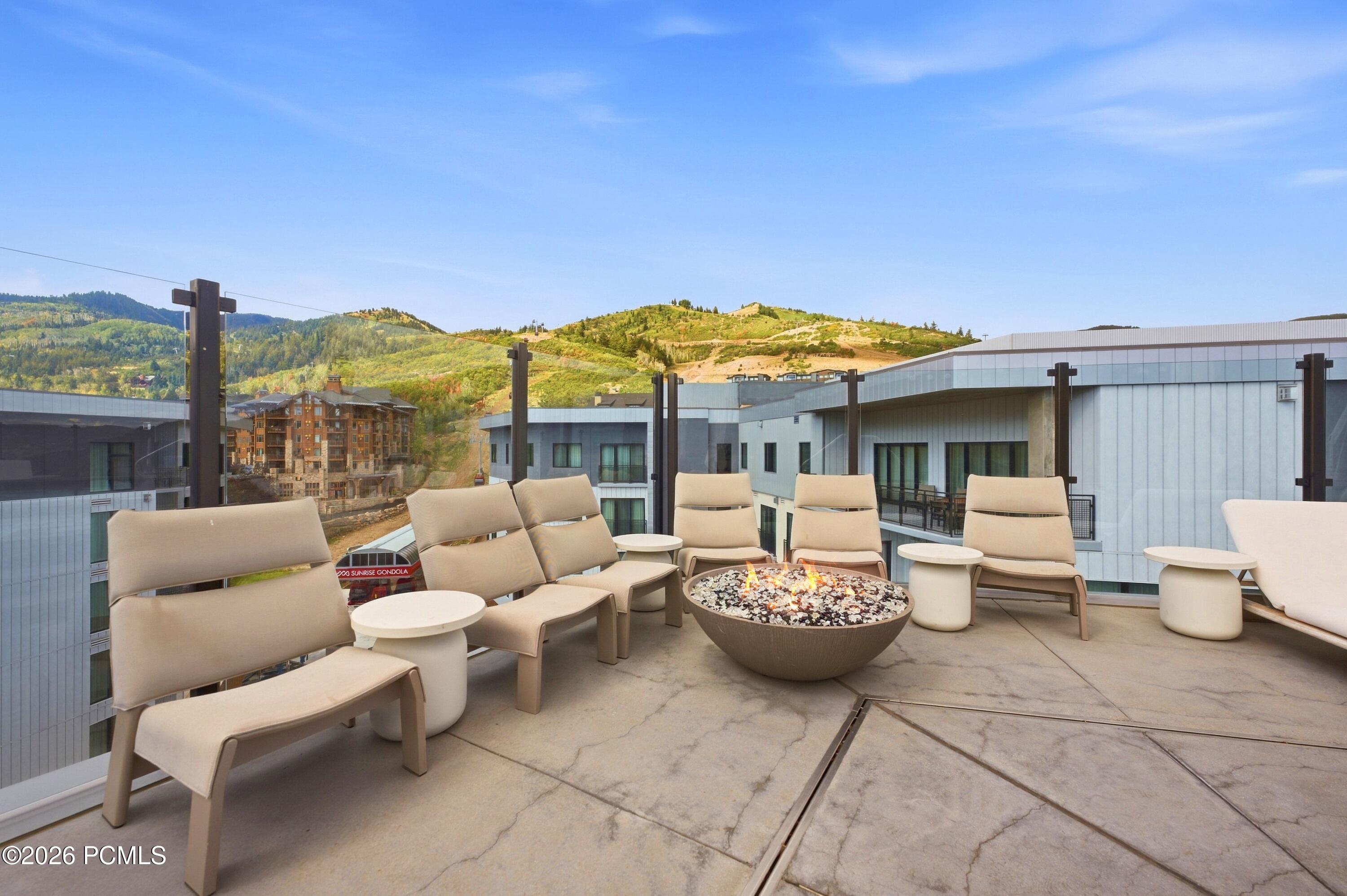 2417 W High Mountain Road 3605