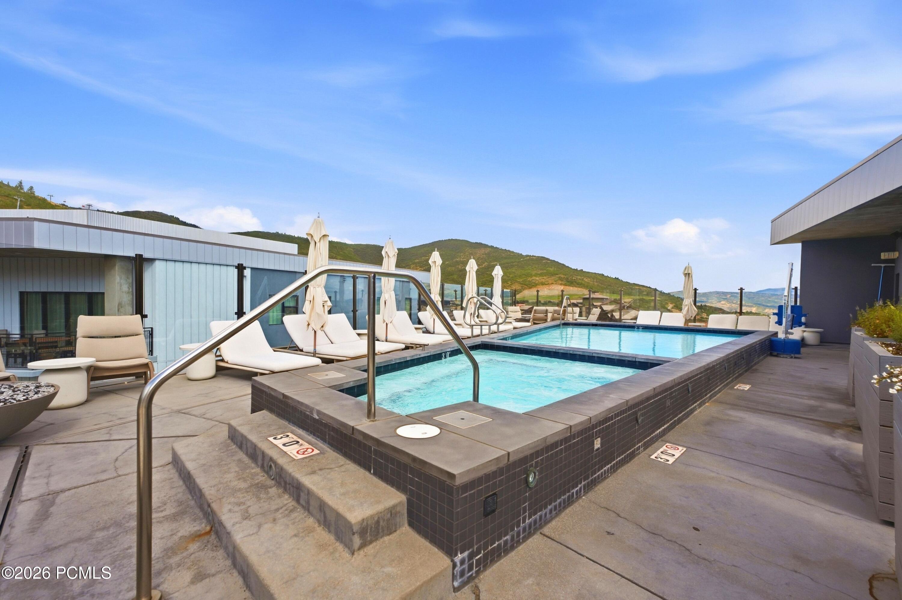 2417 W High Mountain Road 3605