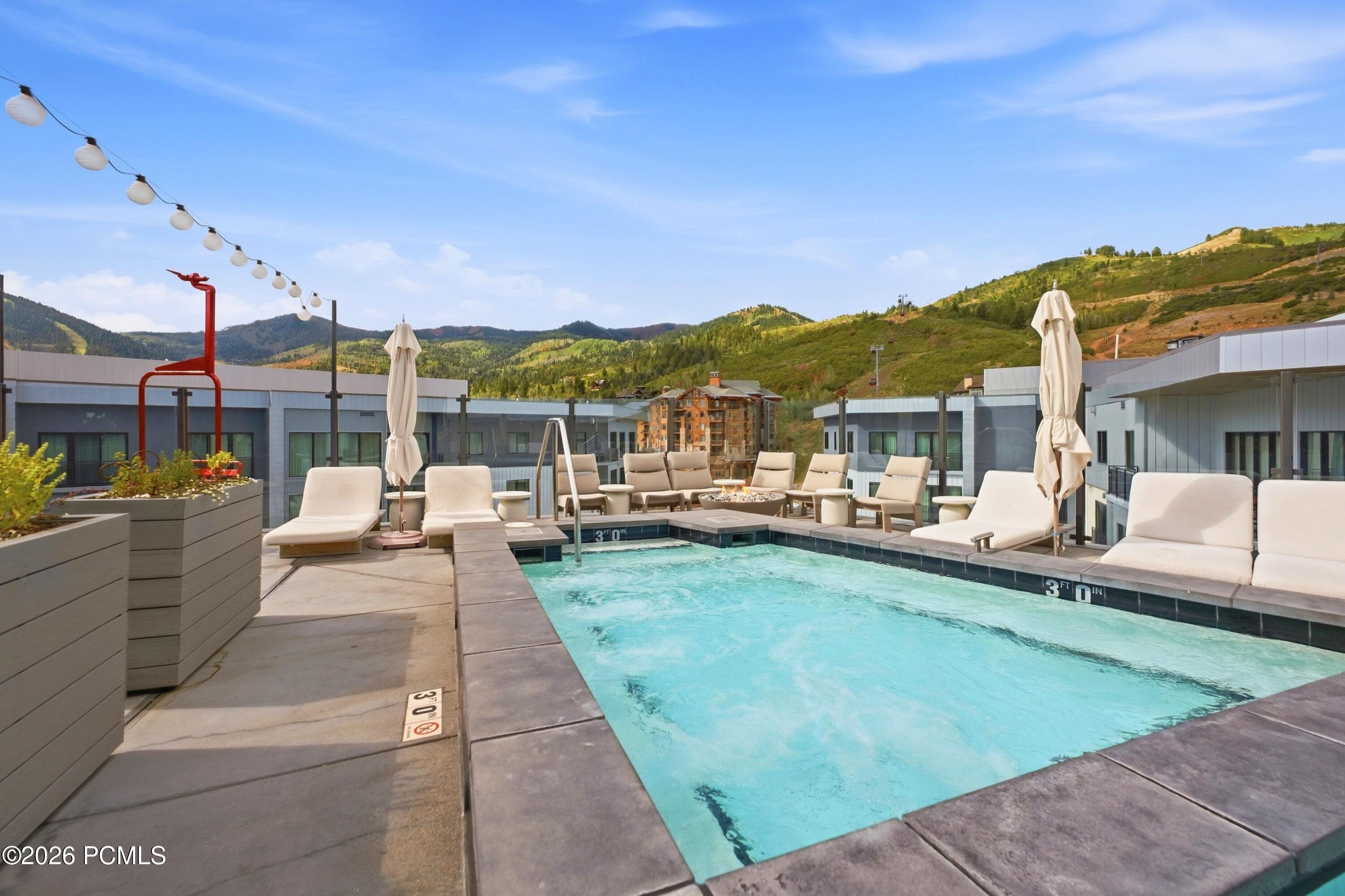 2417 W High Mountain Road 3605