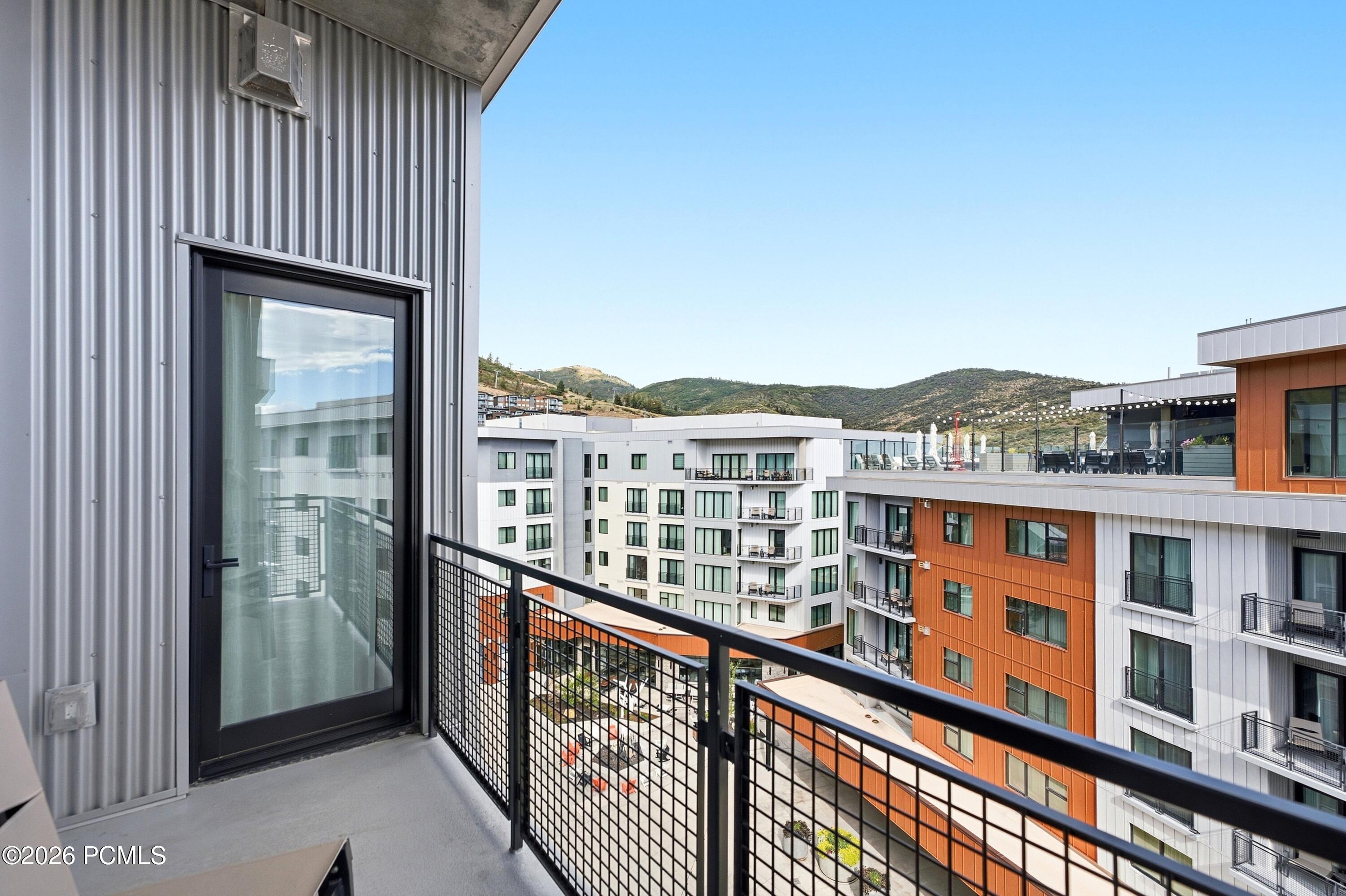 2417 W High Mountain Road 3605