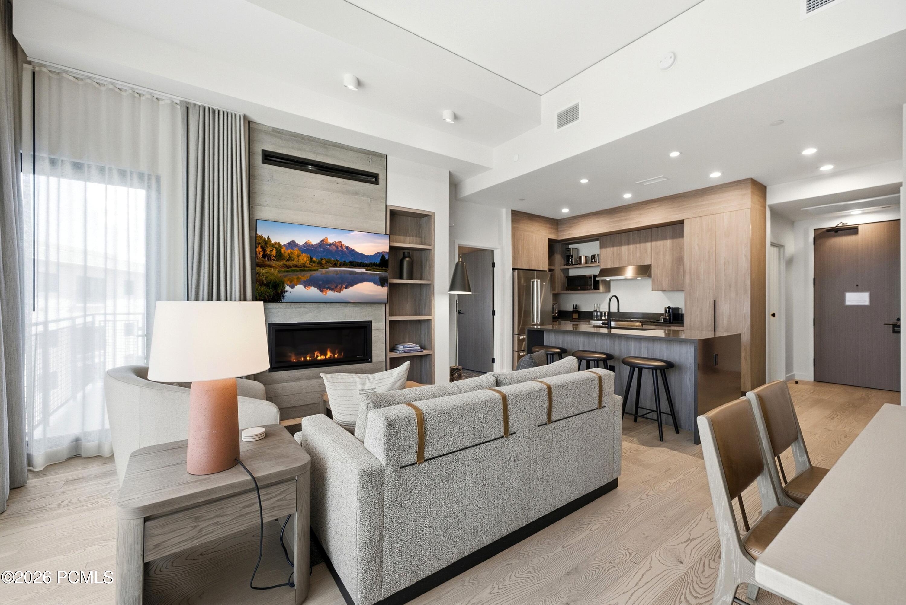 2417 W High Mountain Road 3605