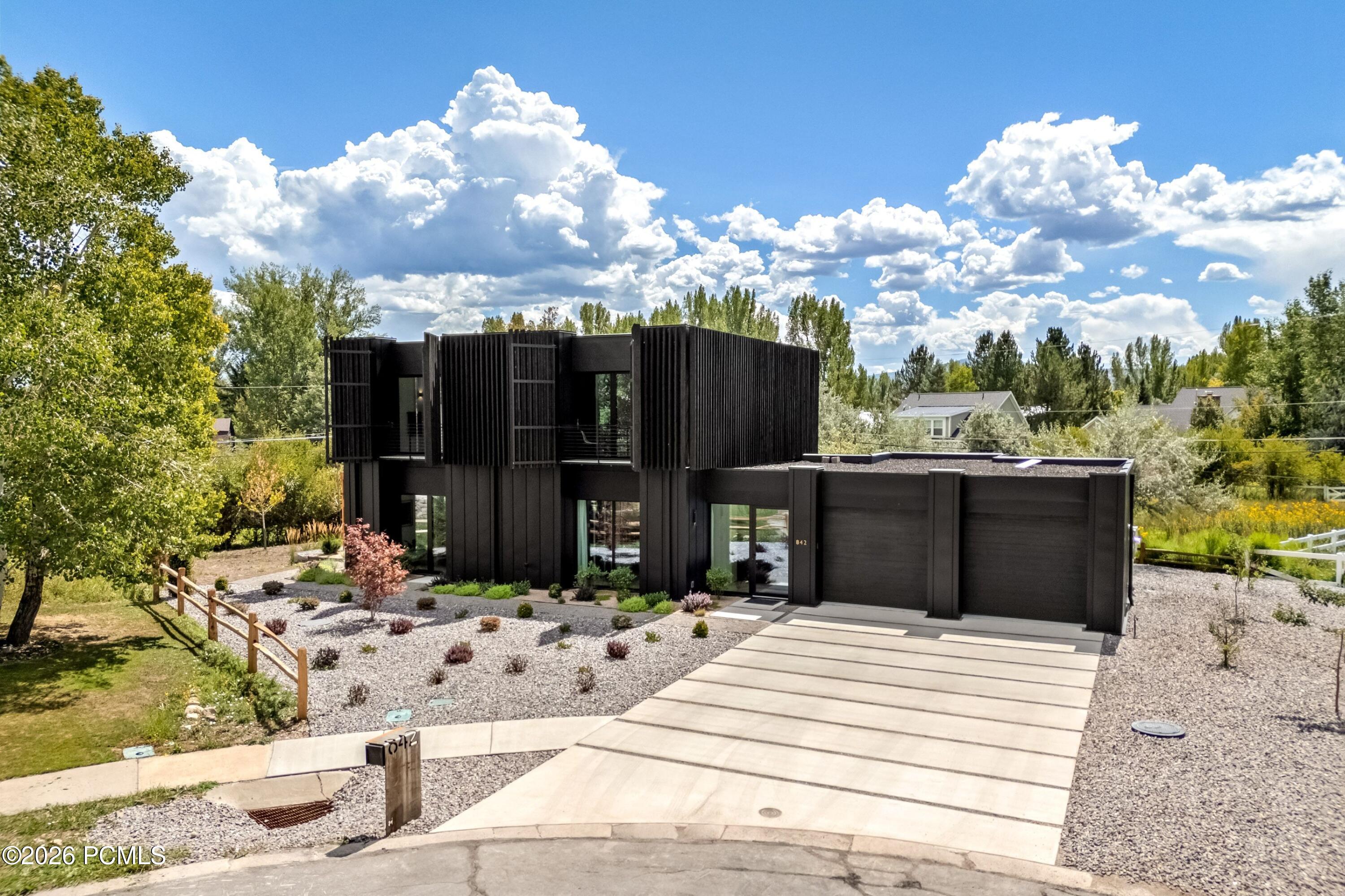 842 N Swiss Farm Circle