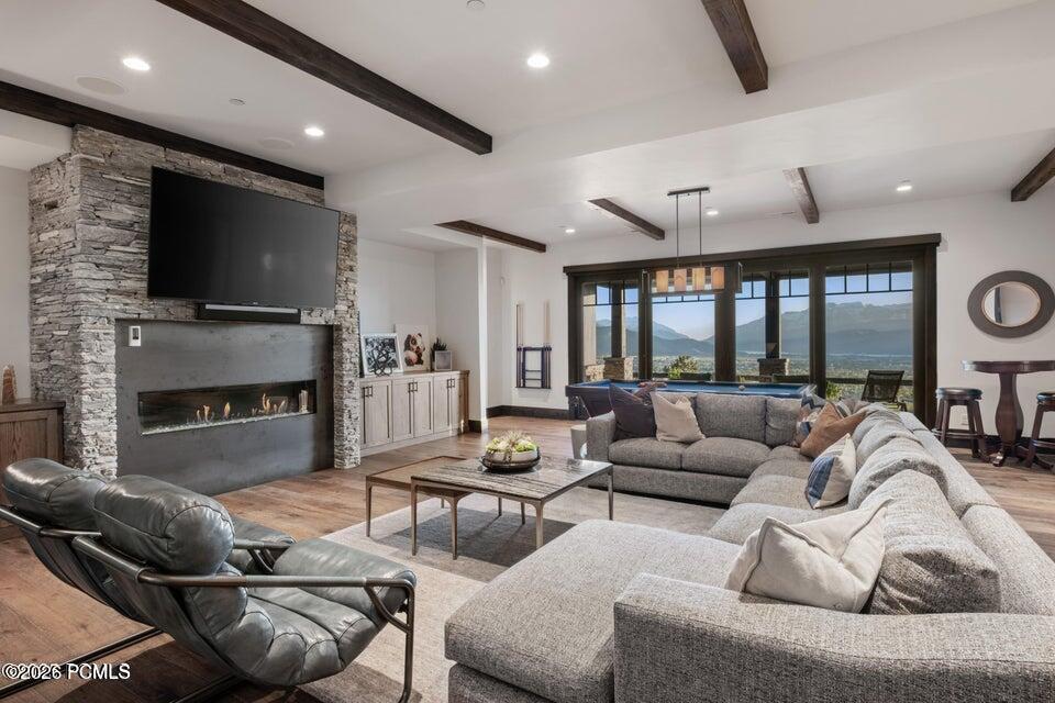 1097 N Explorer Peak Drive