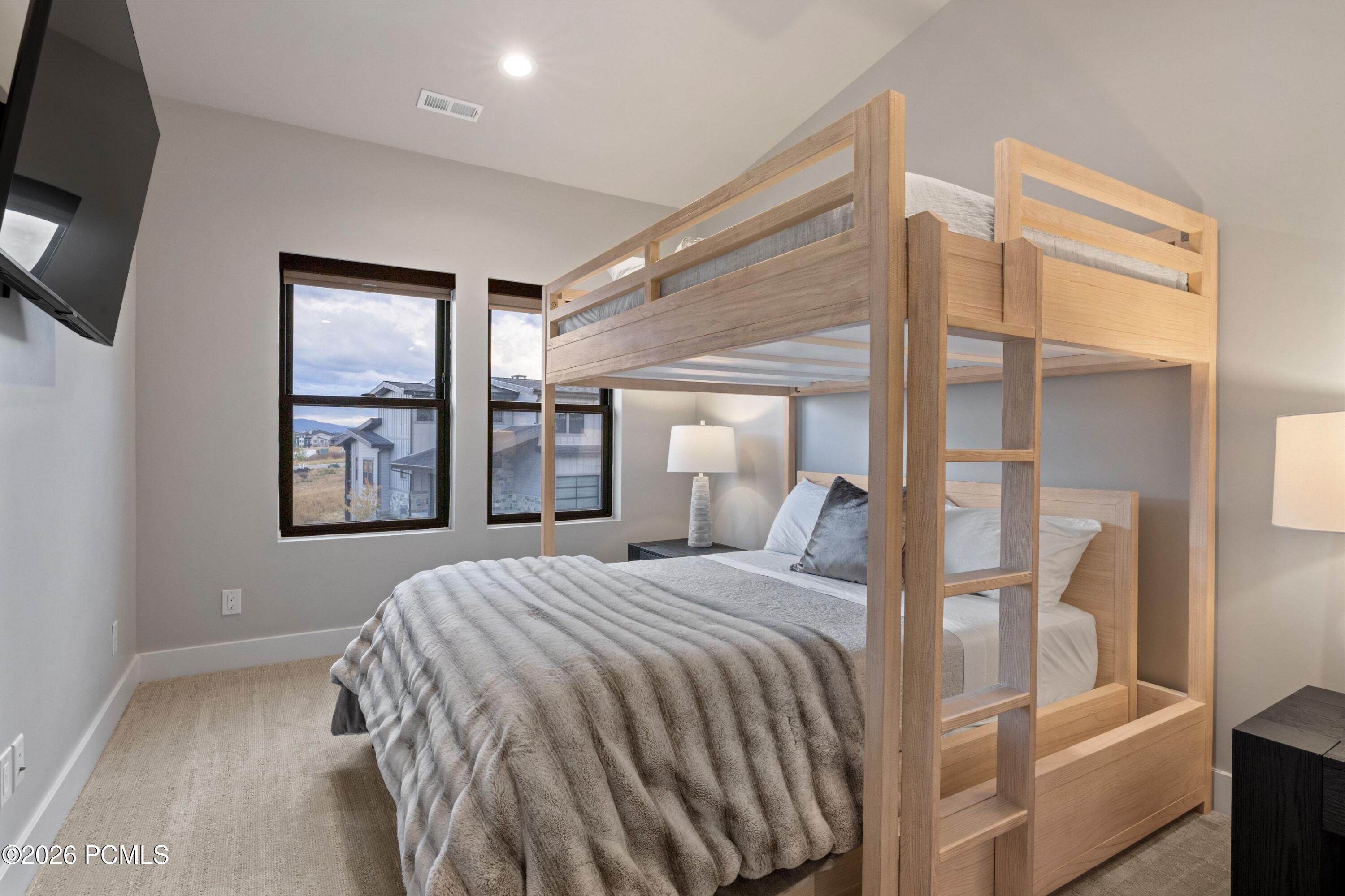 1012 W Vissen Way 78