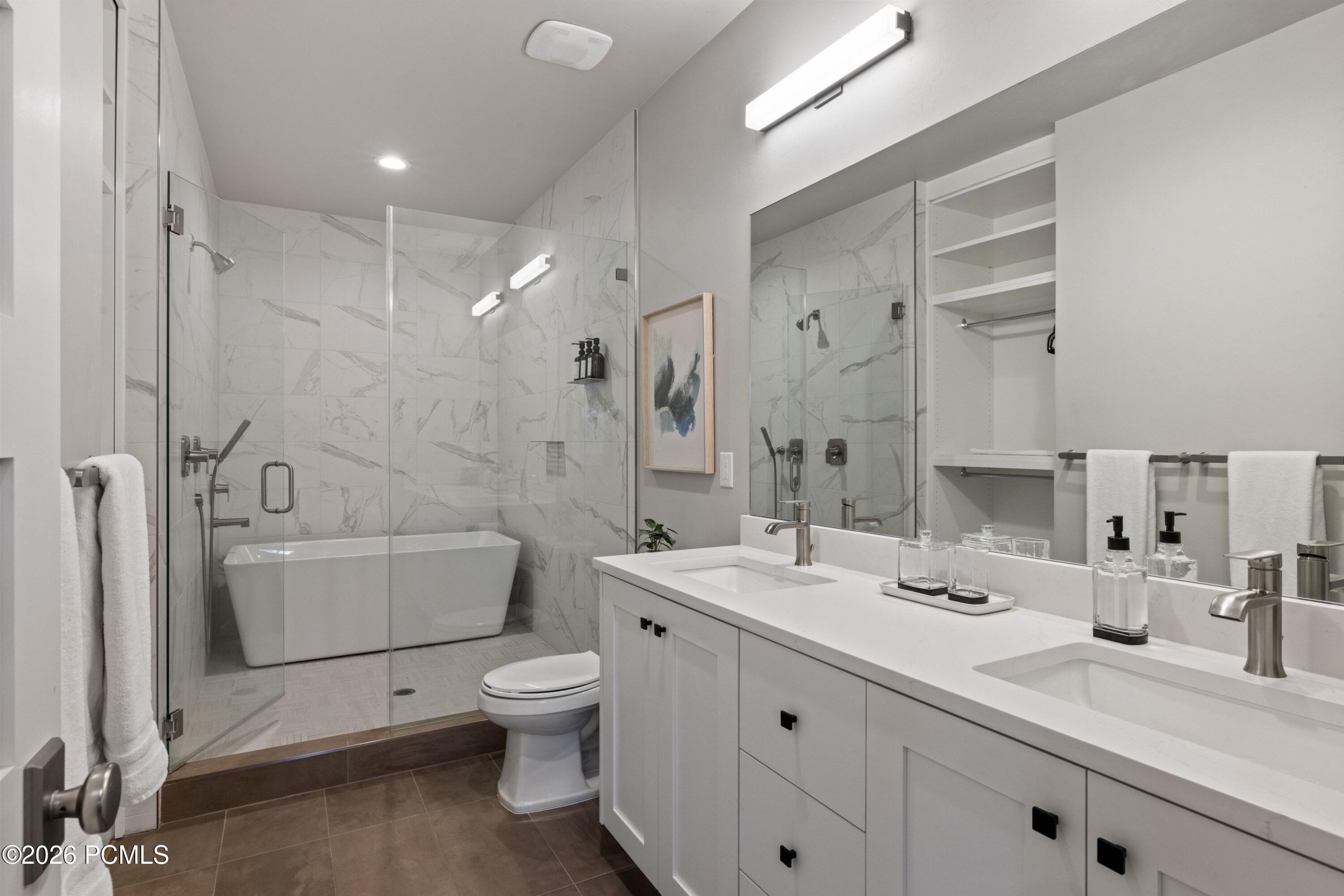 1012 W Vissen Way 78
