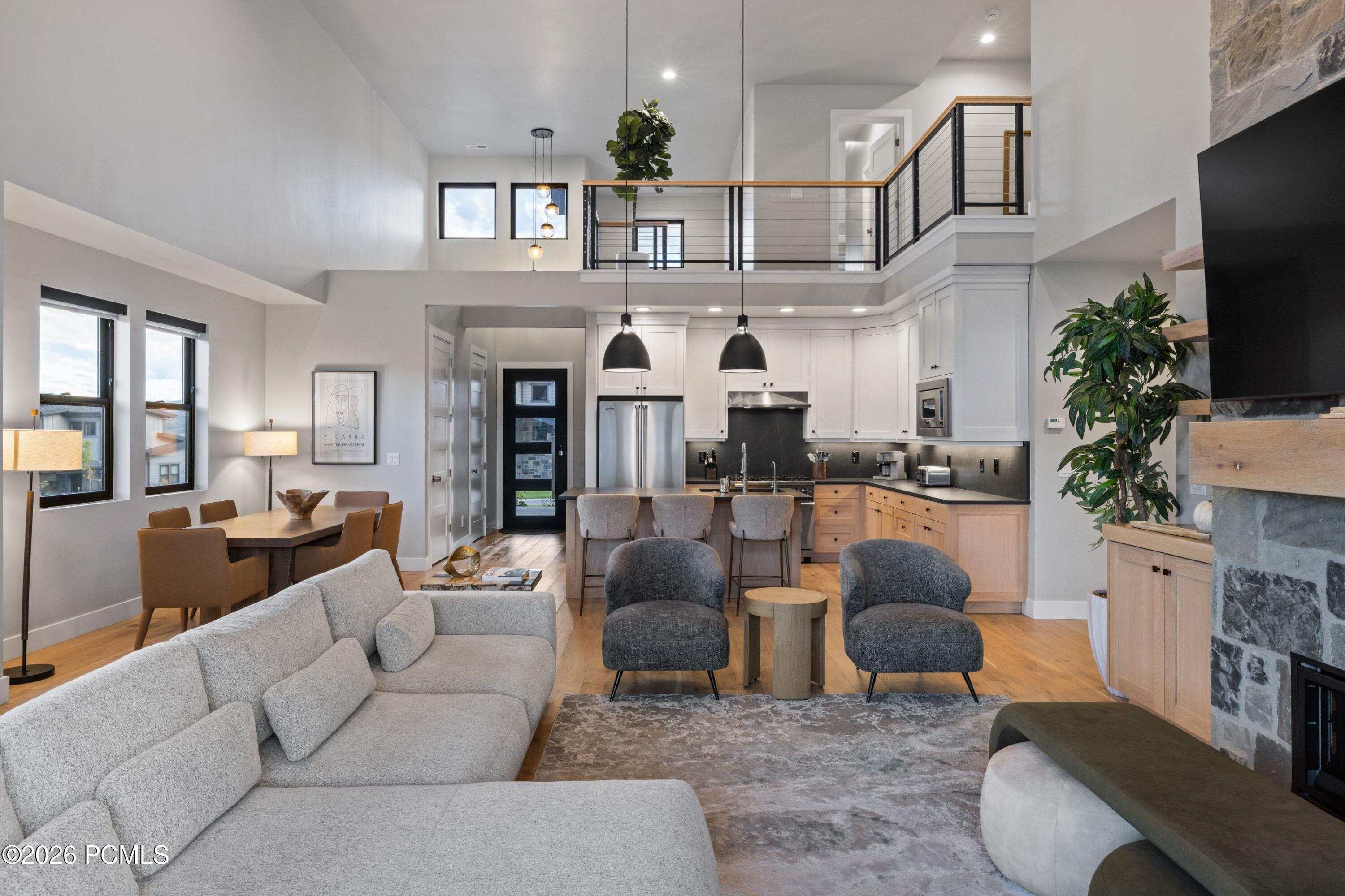 1012 W Vissen Way 78