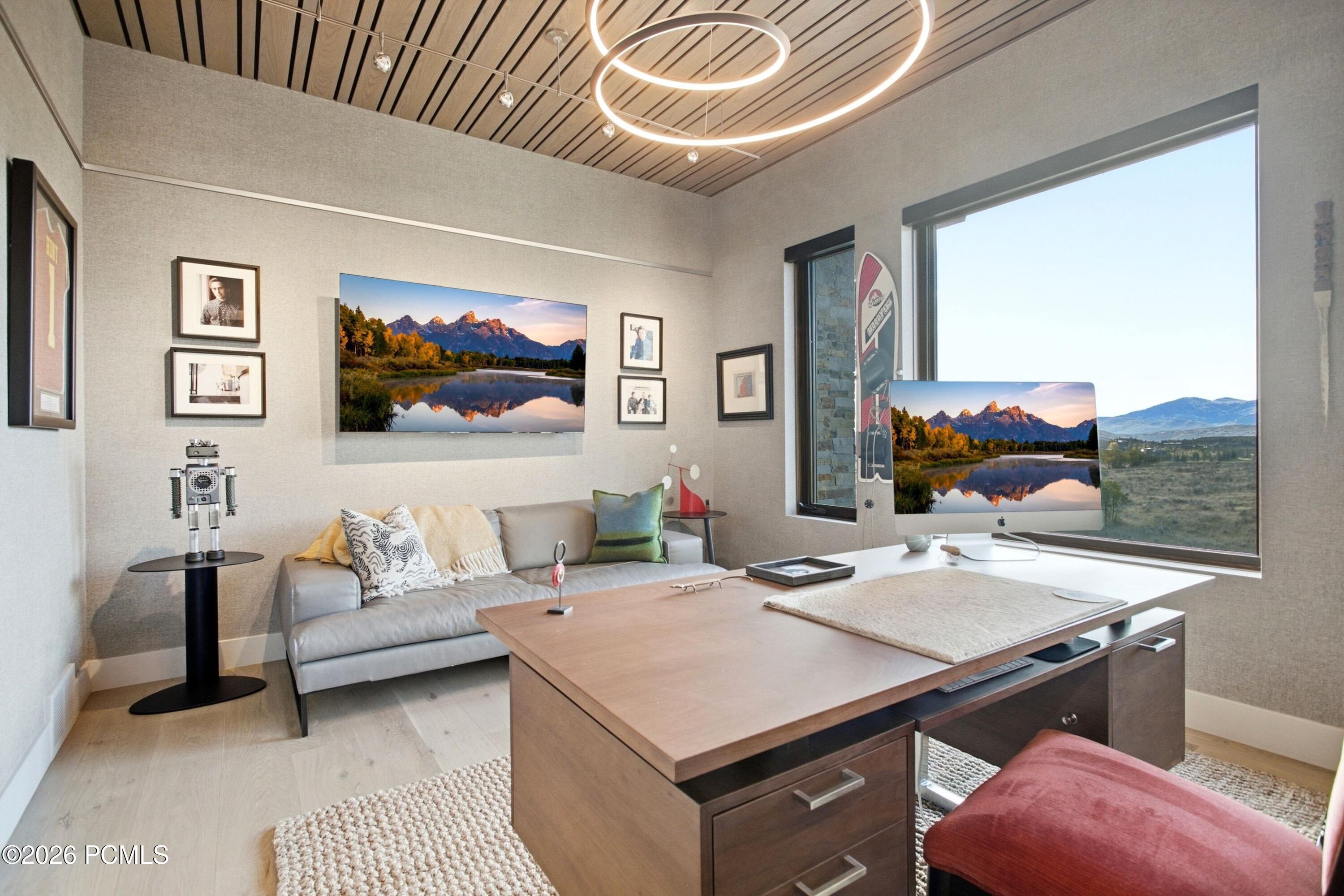 1163 W Red Fox Road