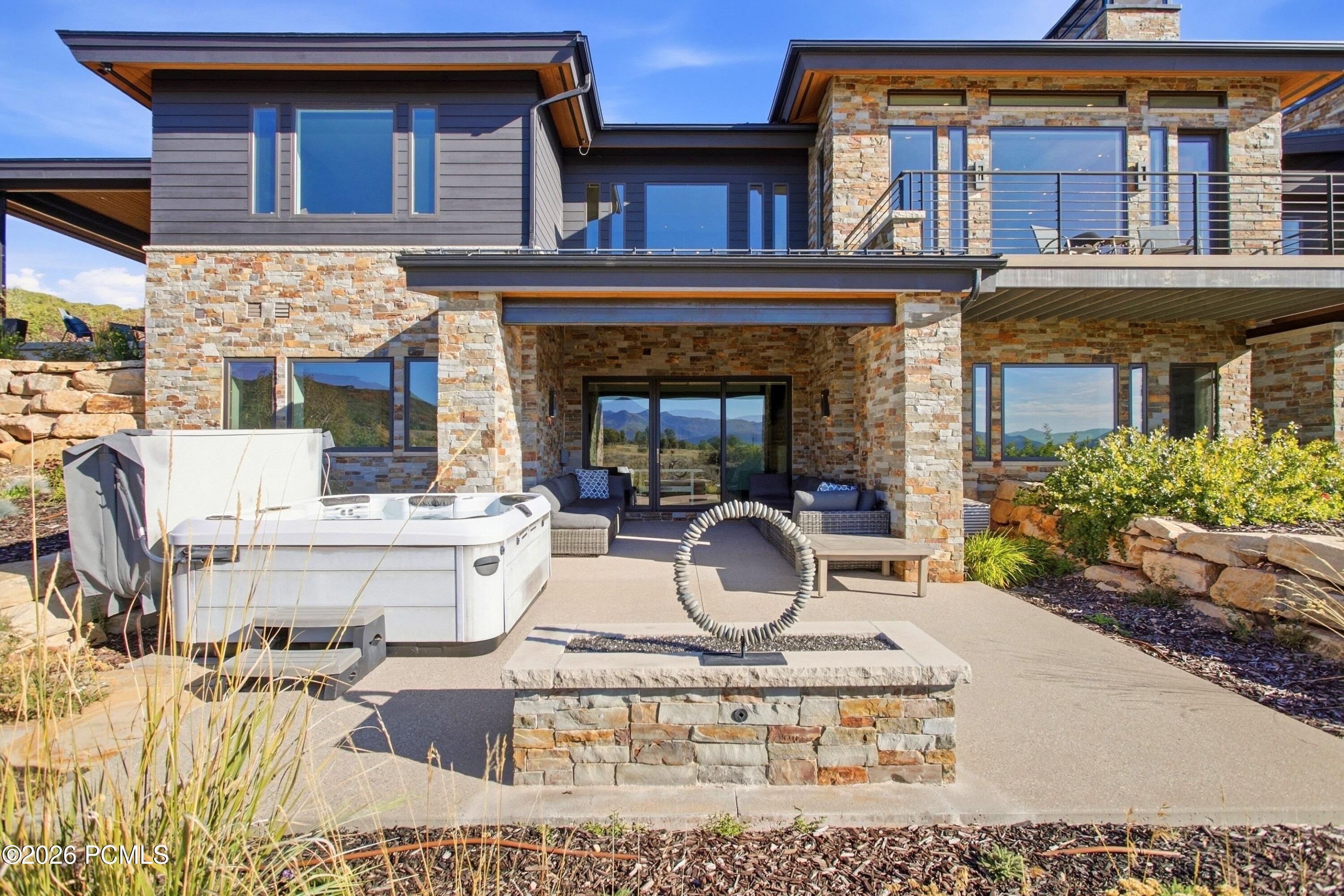 1163 W Red Fox Road