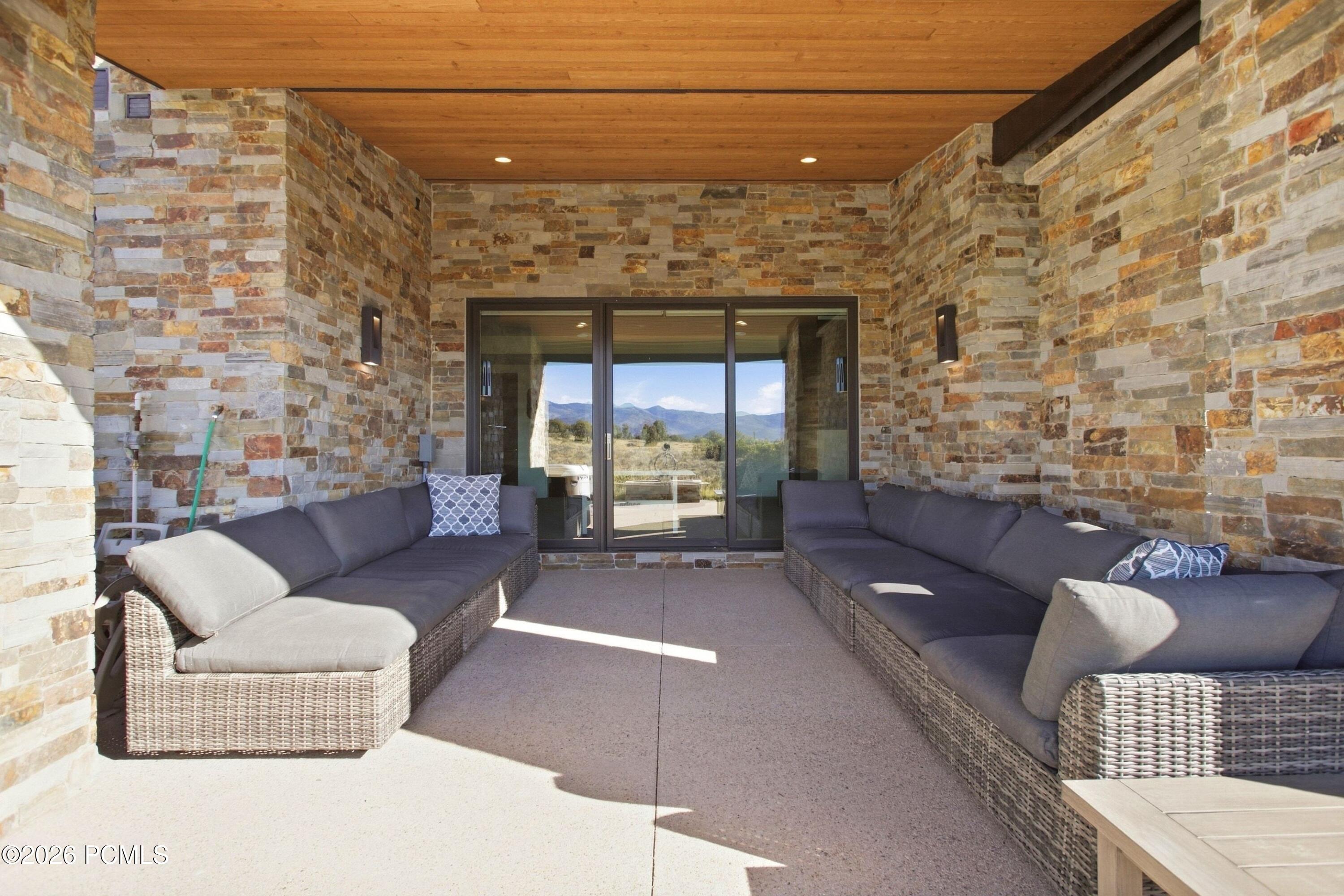 1163 W Red Fox Road