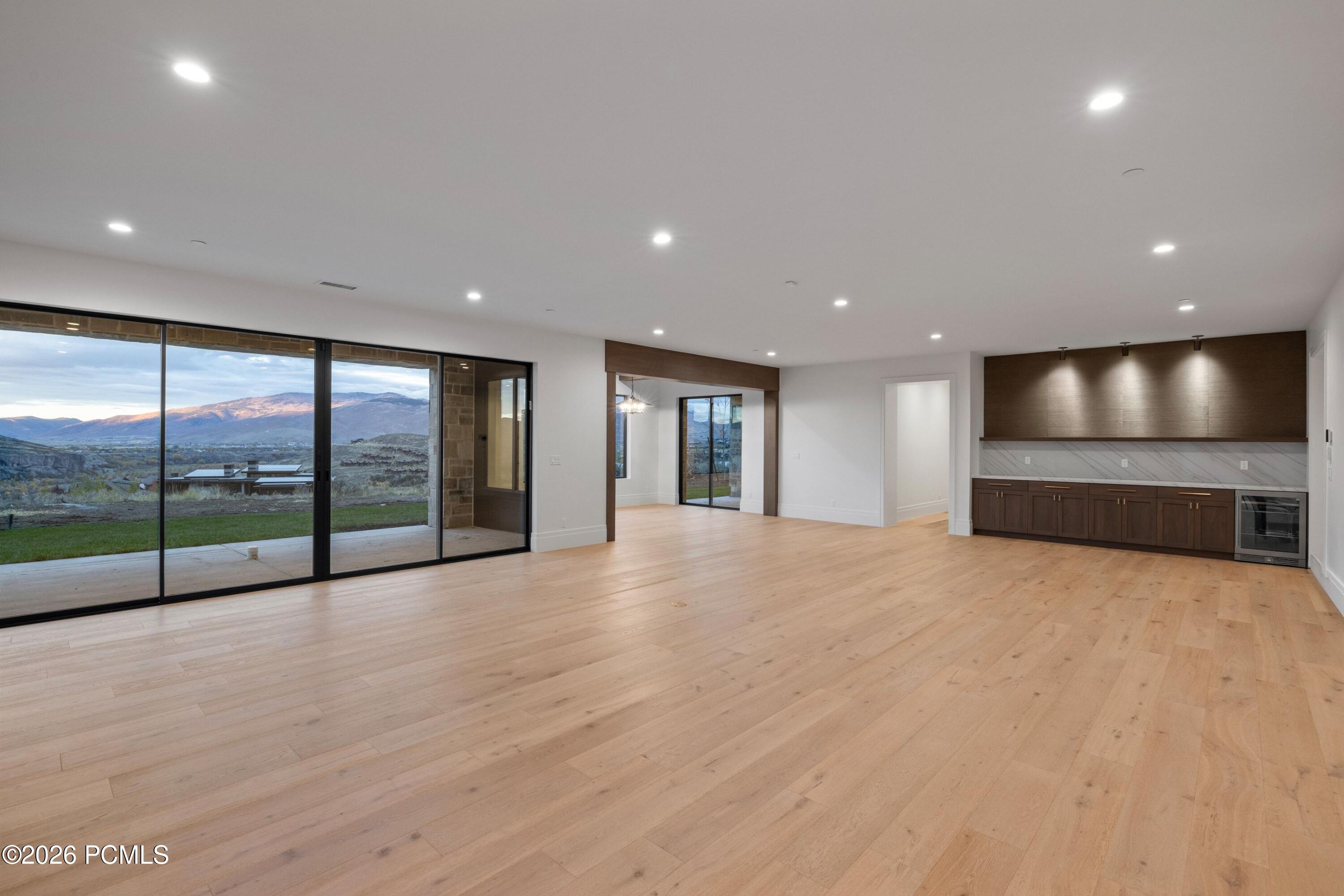 6800 N Whispering Way
