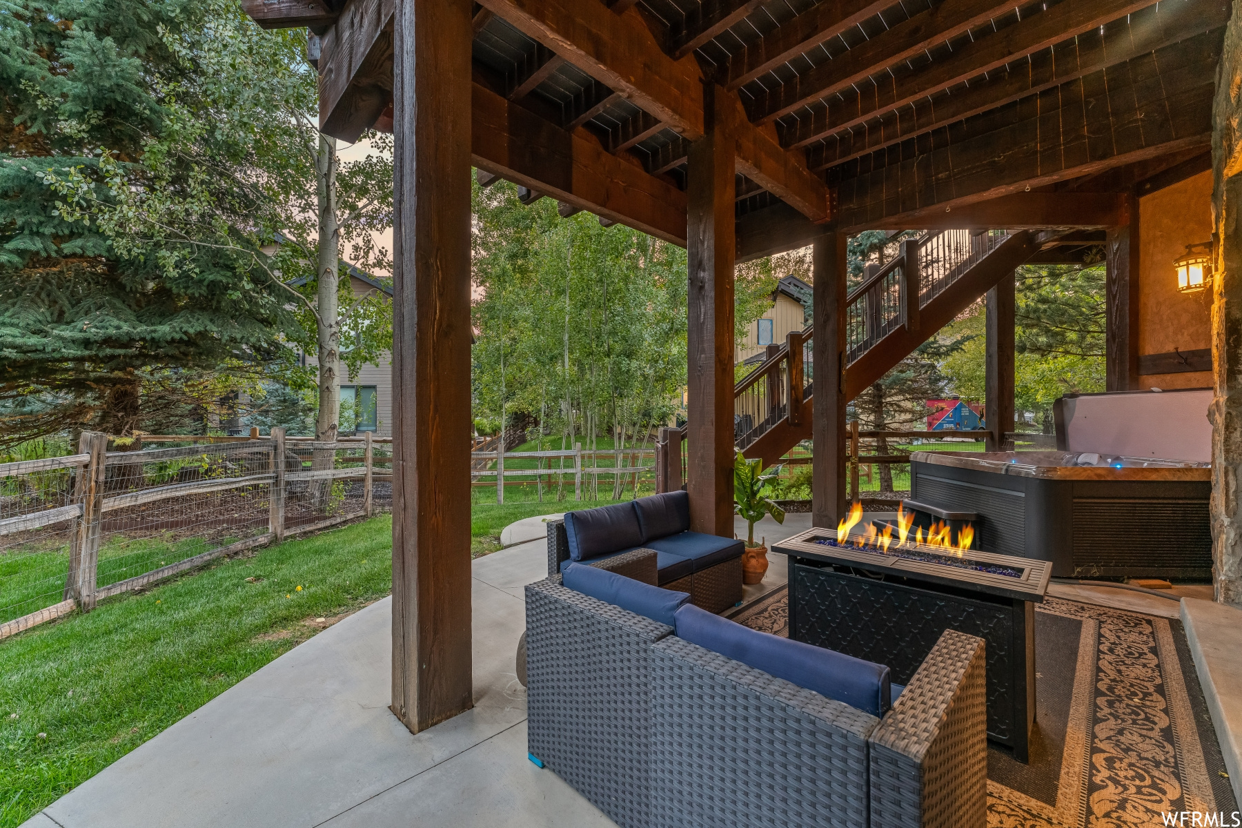 2702 ESTATES DR