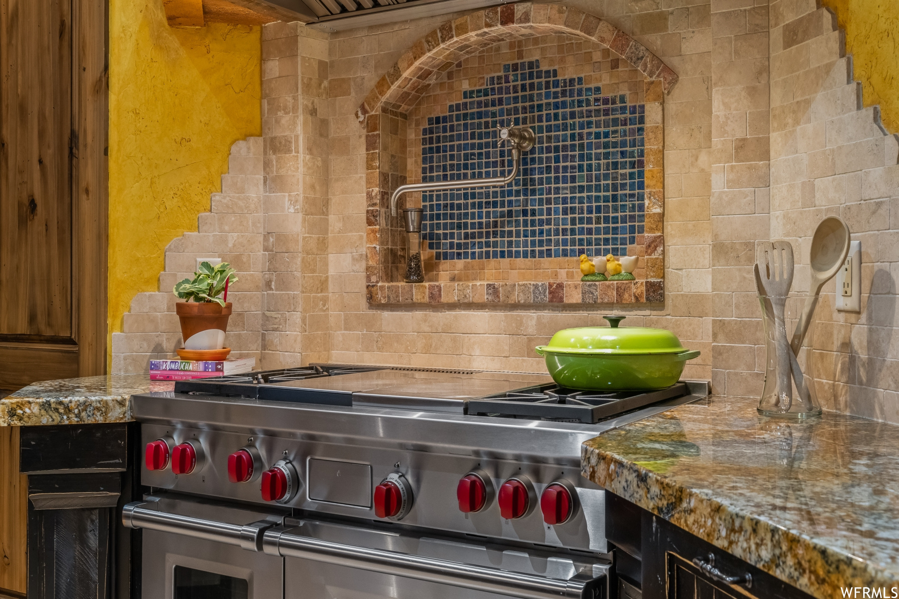 2702 ESTATES DR