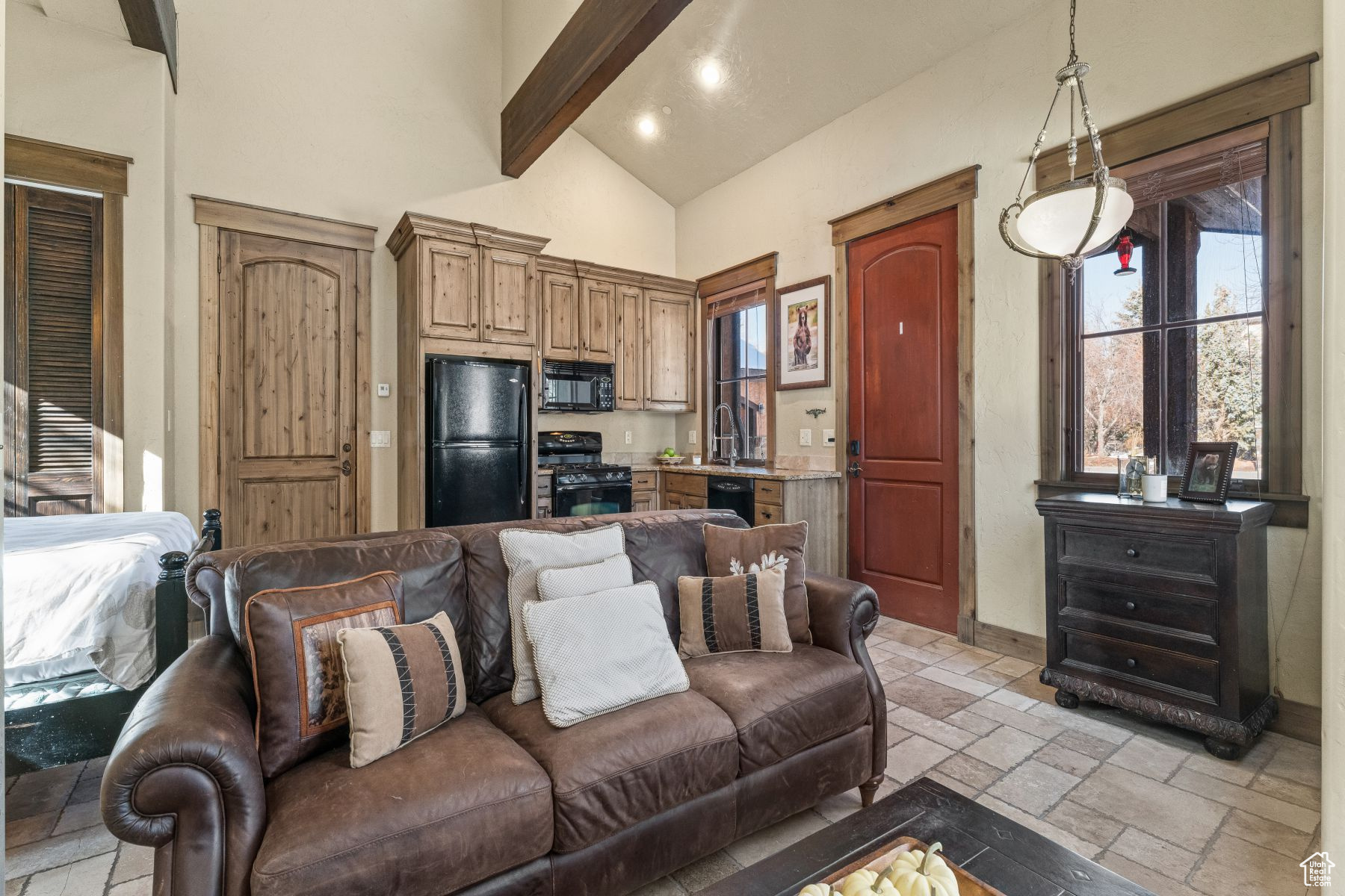 2702 ESTATES DR