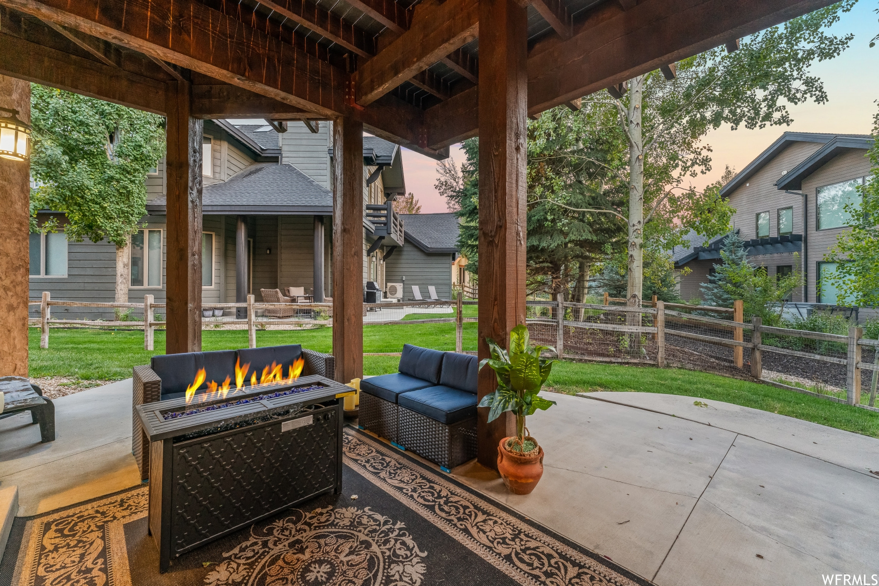 2702 ESTATES DR