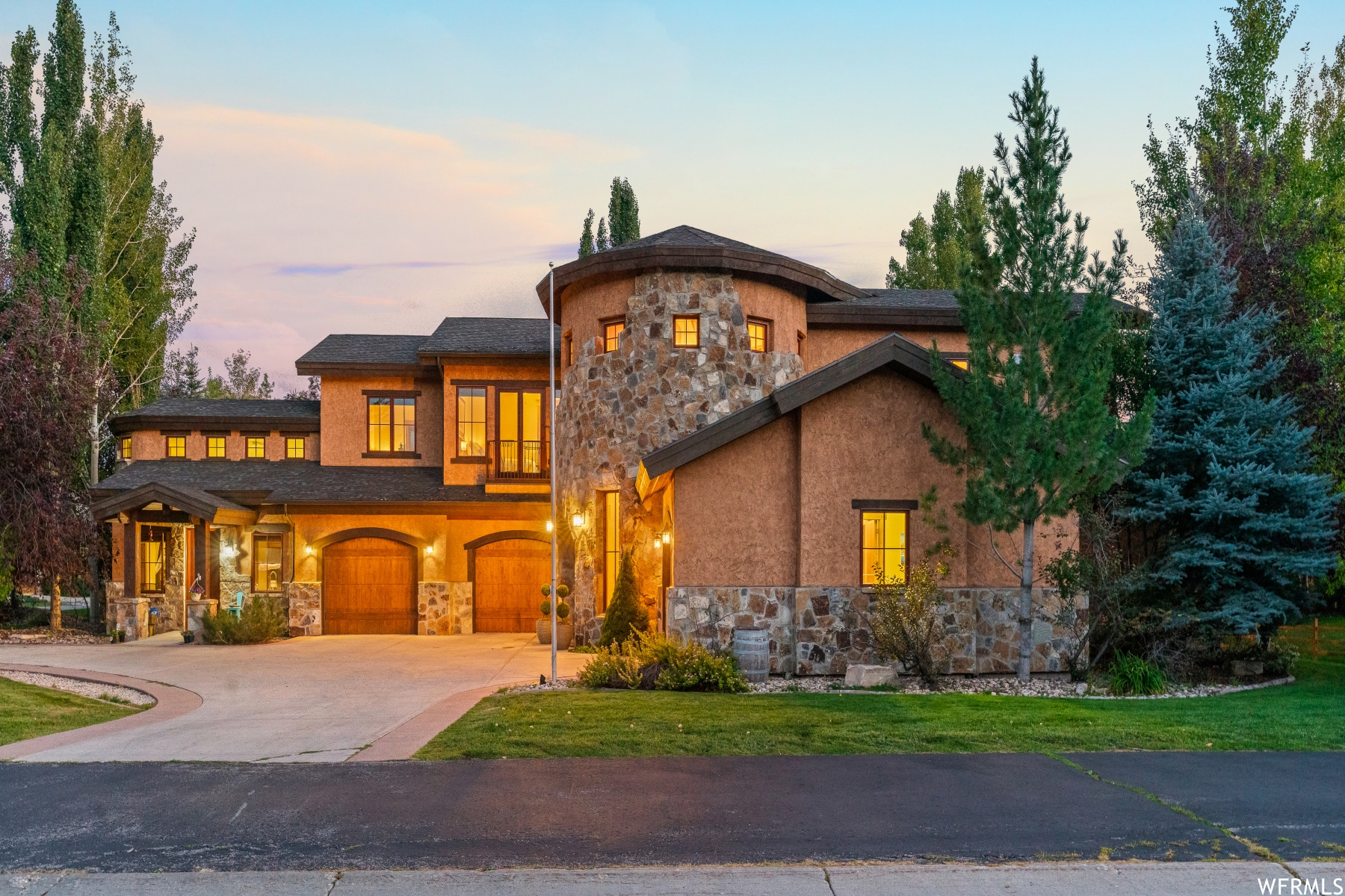 2702 ESTATES DR