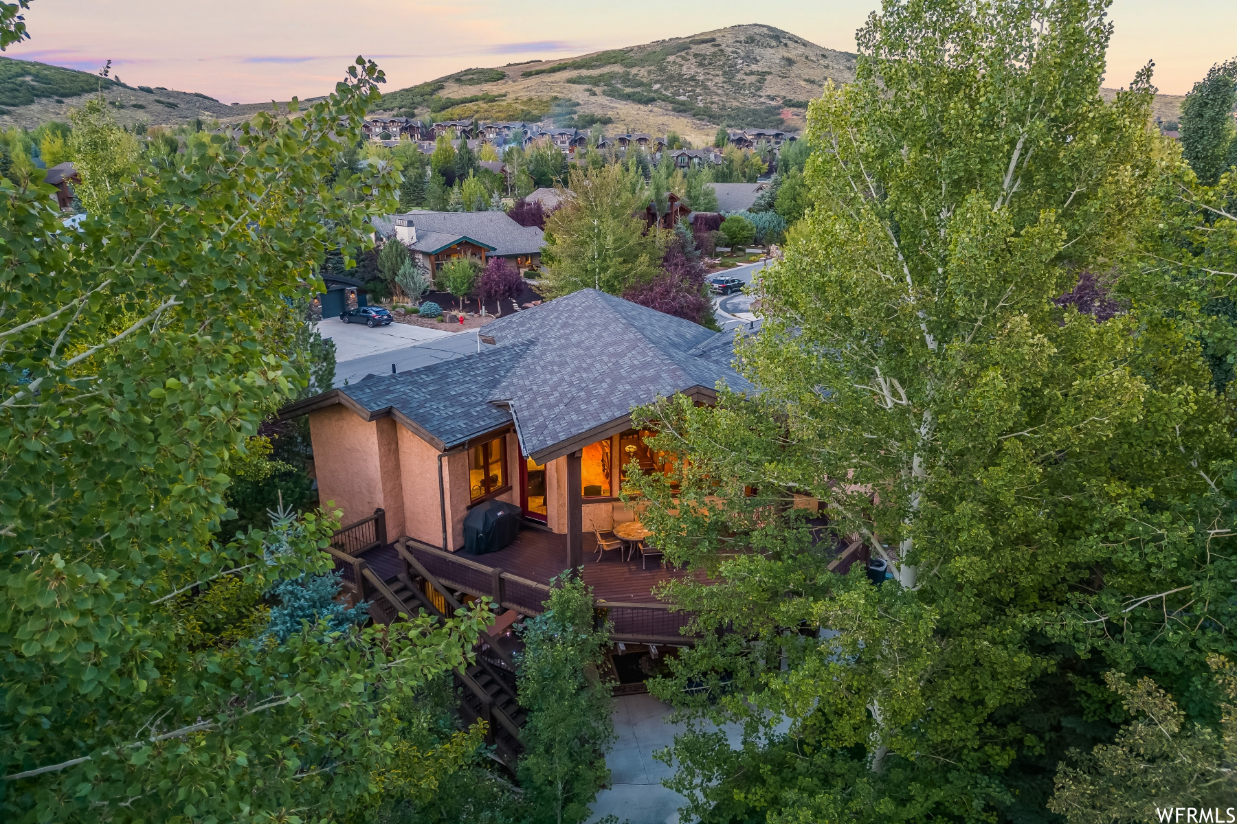 2702 ESTATES DR