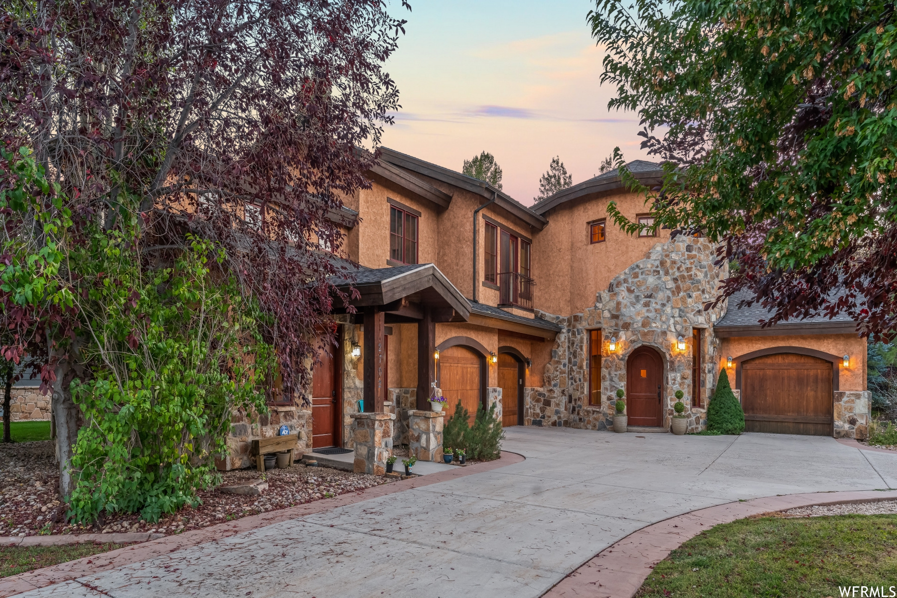 2702 ESTATES DR