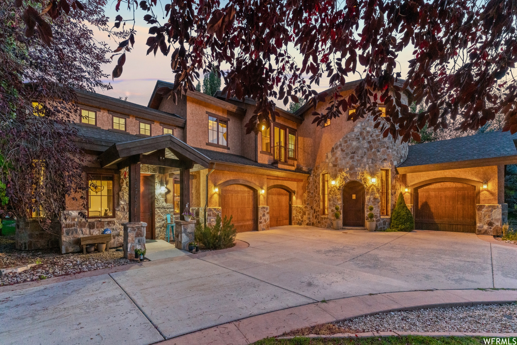 2702 ESTATES DR