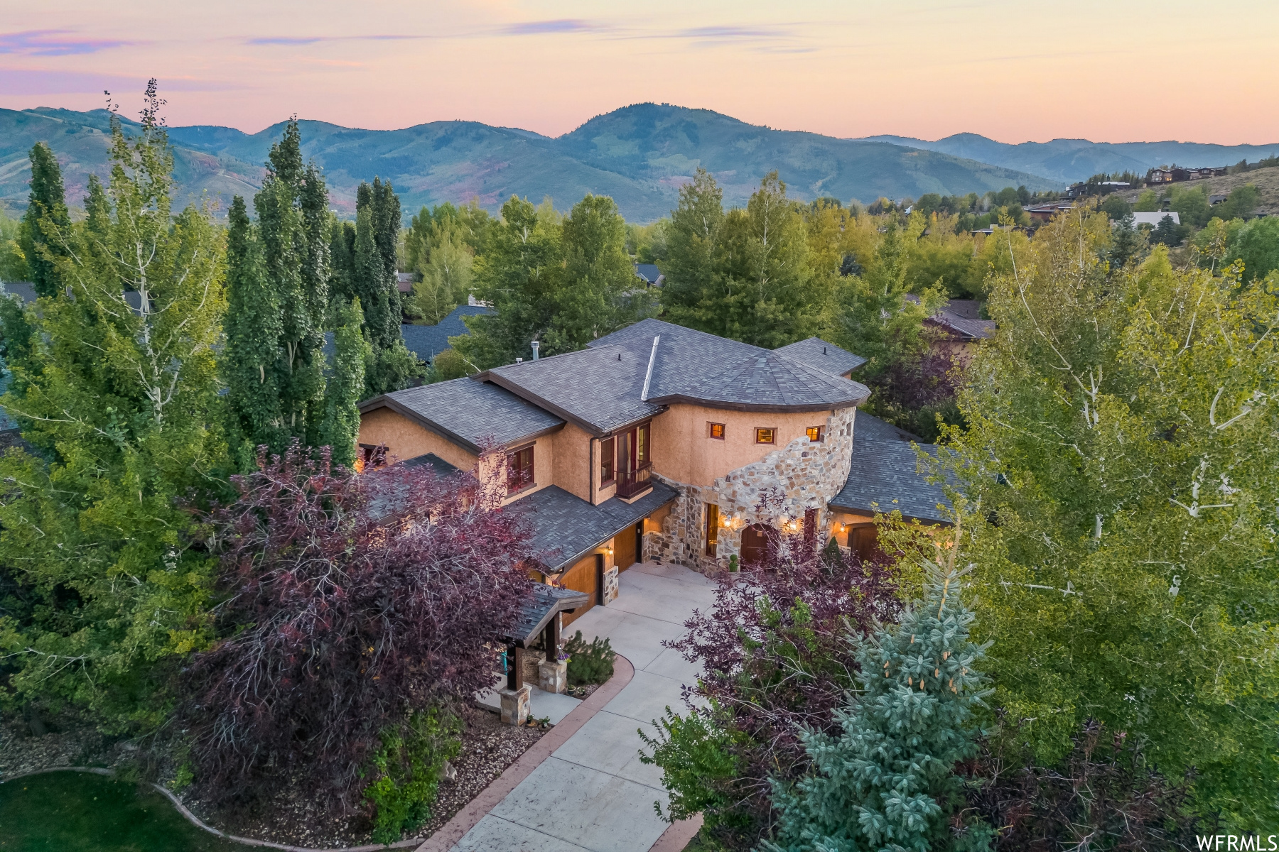 2702 ESTATES DR