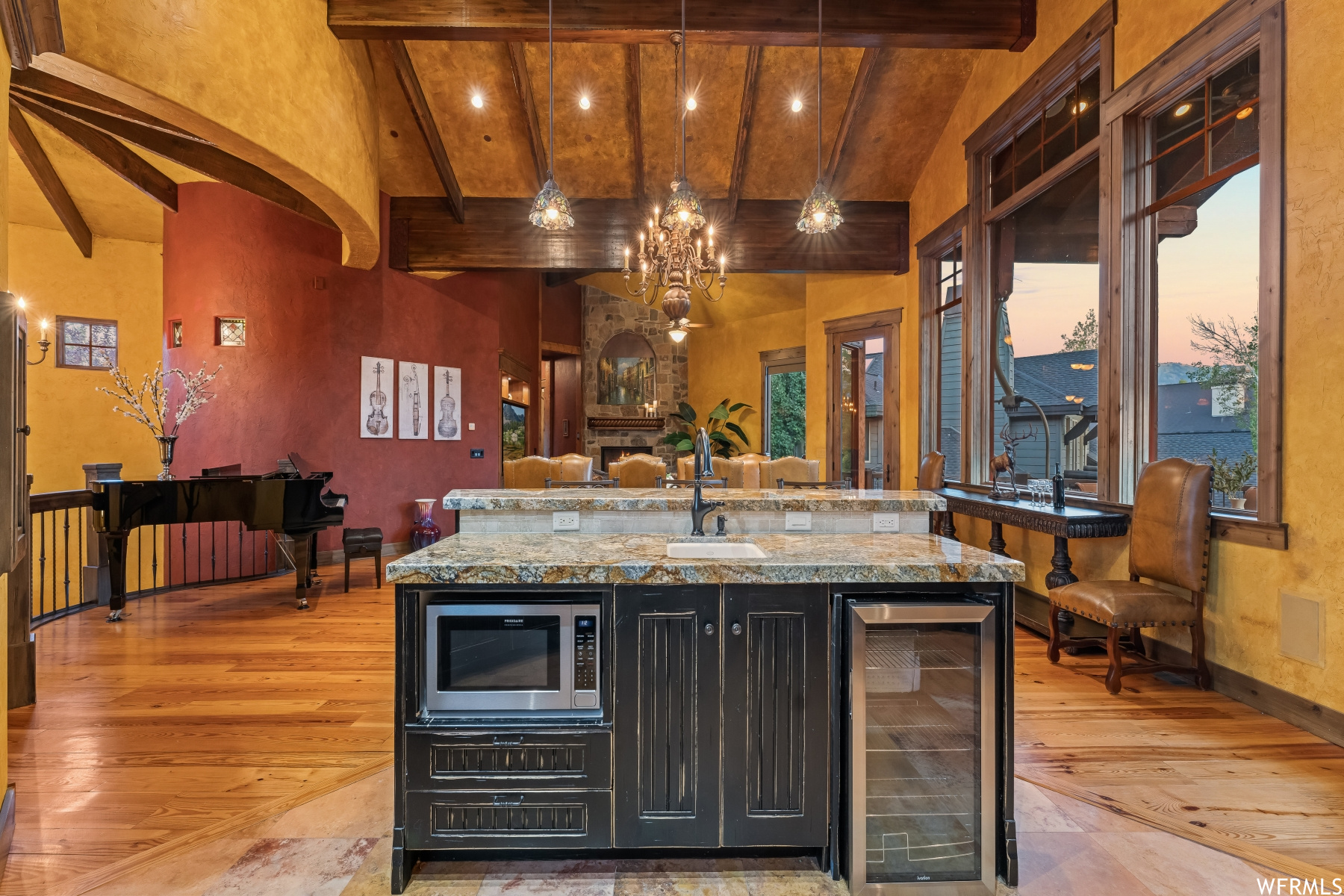 2702 ESTATES DR