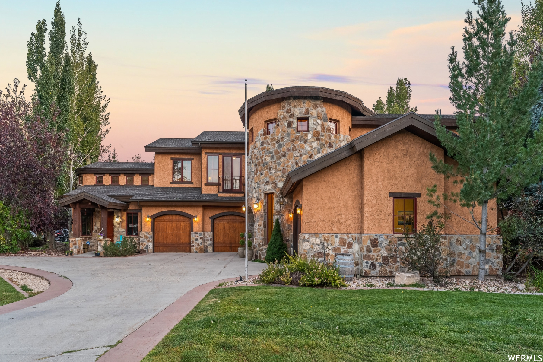 2702 ESTATES DR