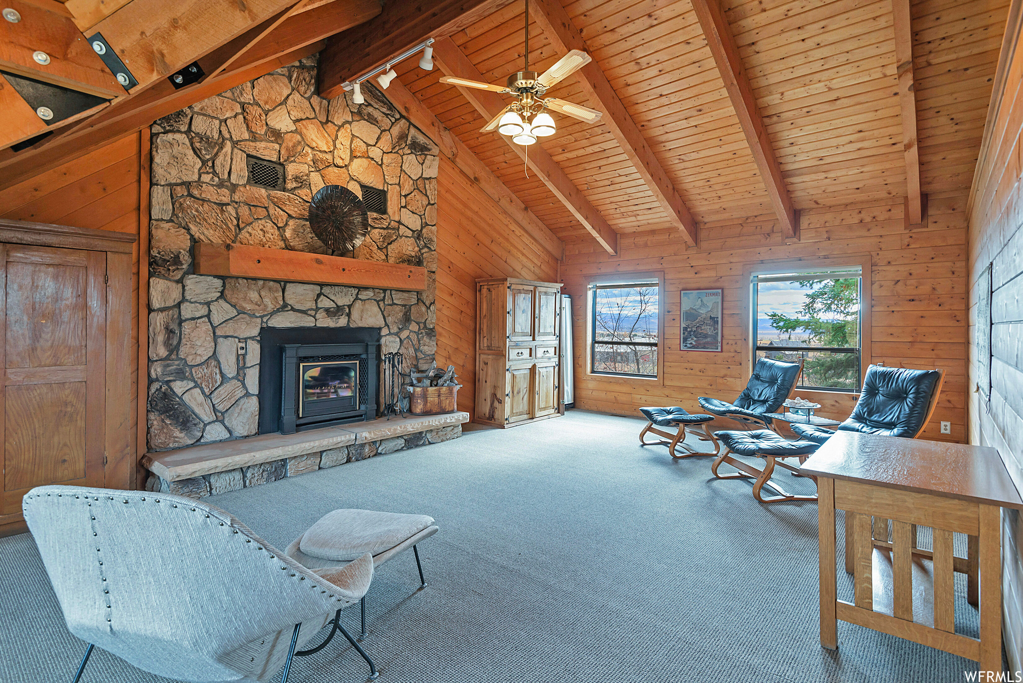 1359 W HYLANDER DR