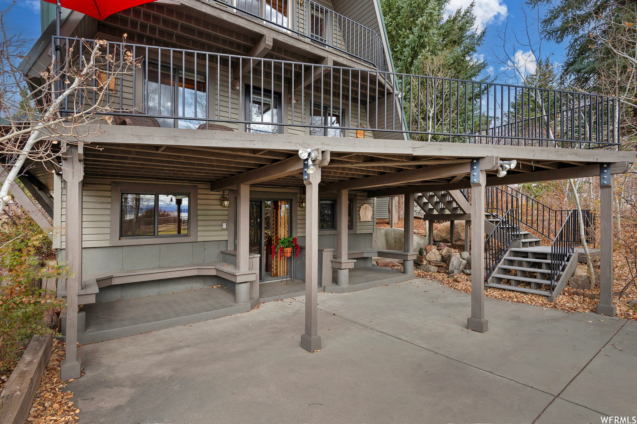 1359 W HYLANDER DR