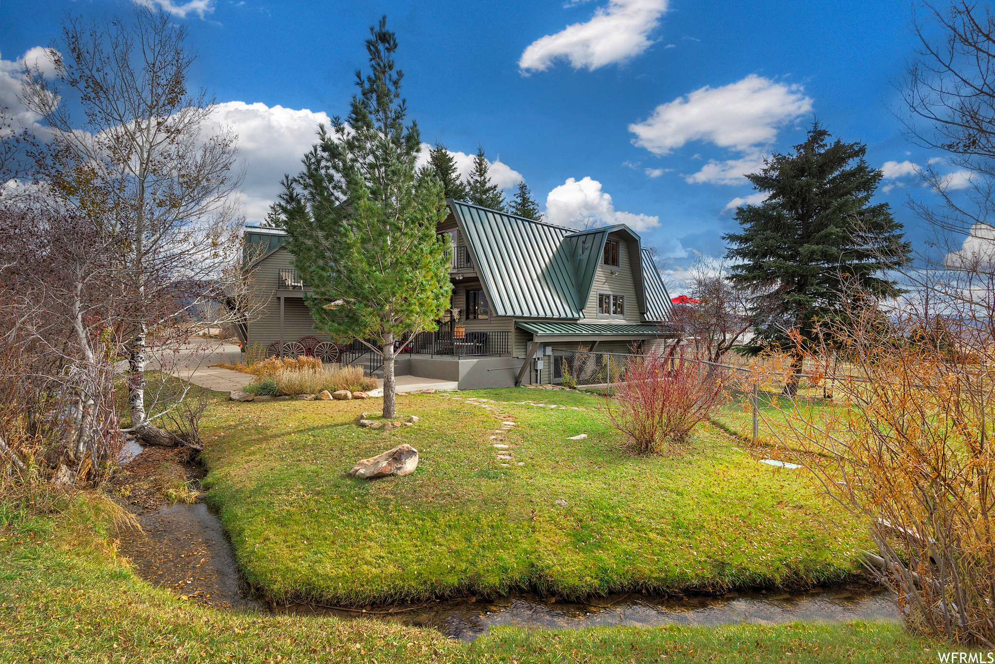 1359 W HYLANDER DR