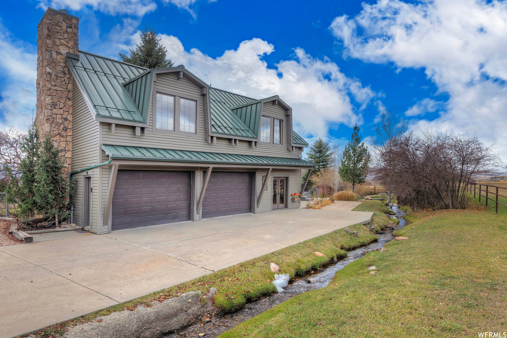 1359 W HYLANDER DR
