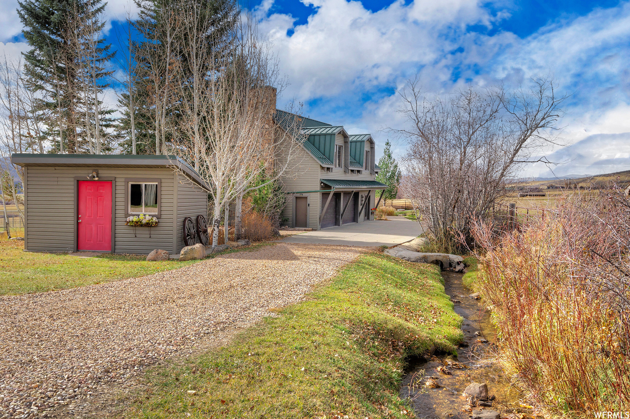 1359 W HYLANDER DR