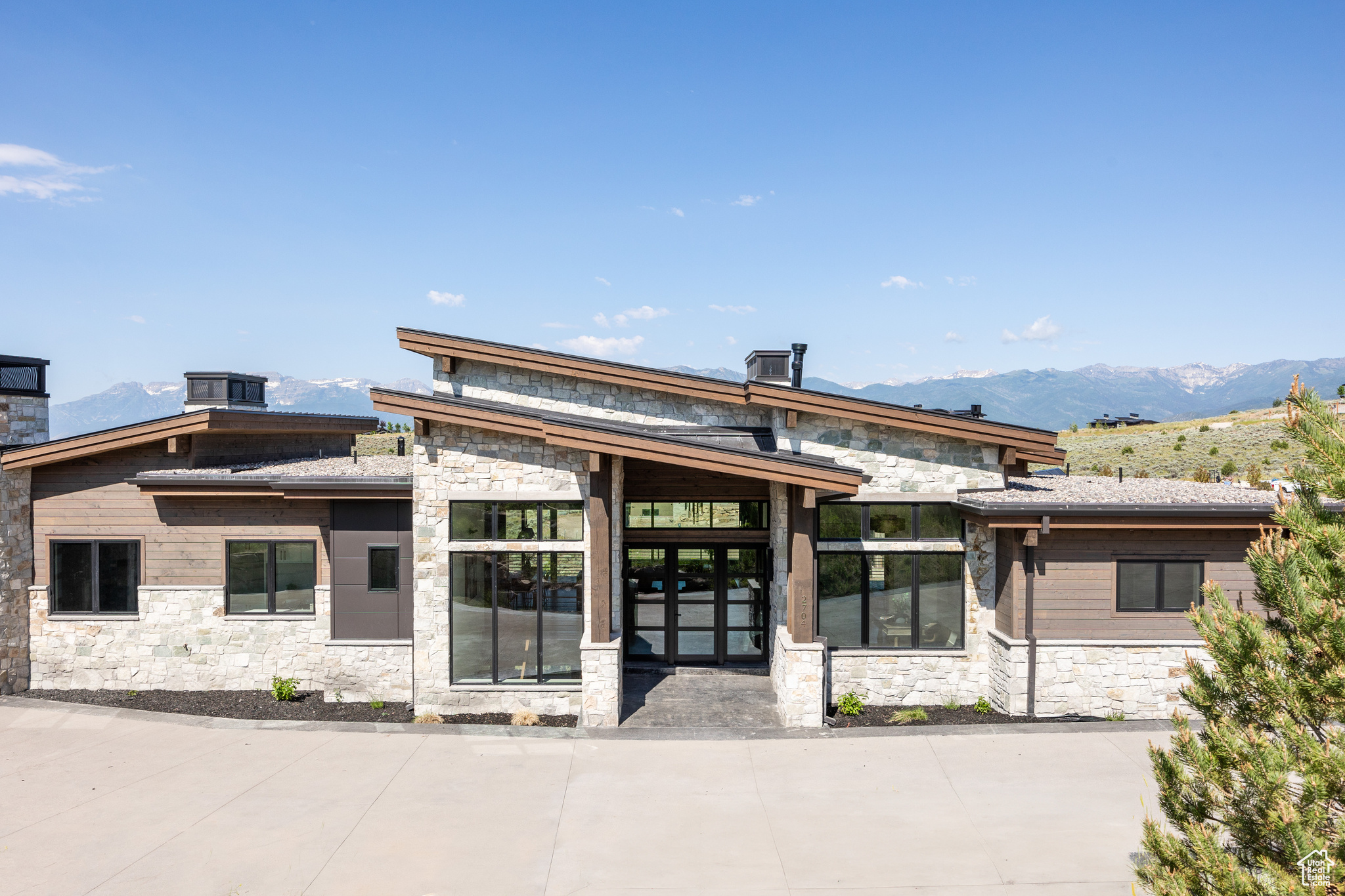 2704 E BOULDER TOP LOOP